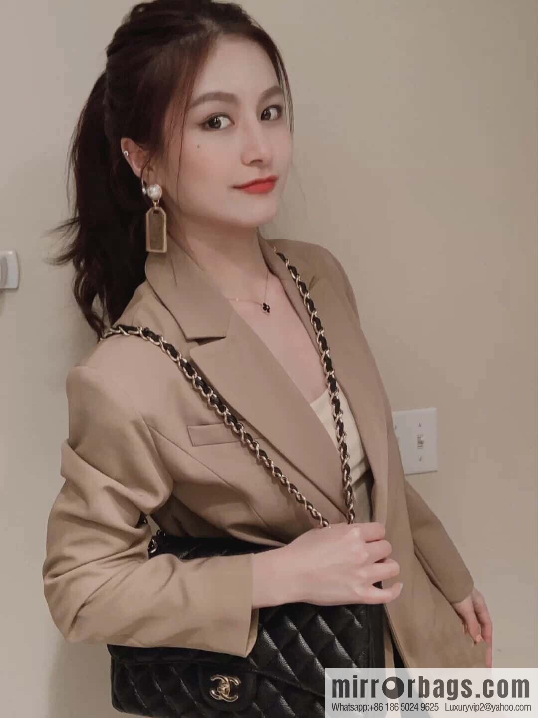 ℂ𝔽 𝗖𝗹𝗮𝘀𝘀𝗶𝗰 𝗙𝗹𝗮𝗽 𝐉𝐮𝐦𝐛𝐨 | genuine skin, caviar, black gold A58600