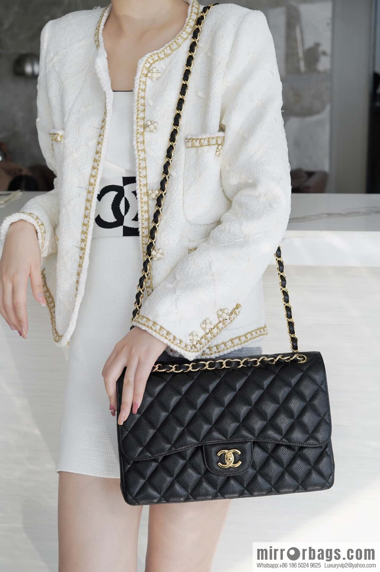 ℂ𝔽 𝗖𝗹𝗮𝘀𝘀𝗶𝗰 𝗙𝗹𝗮𝗽 𝐉𝐮𝐦𝐛𝐨 | genuine skin, caviar, black gold A58600