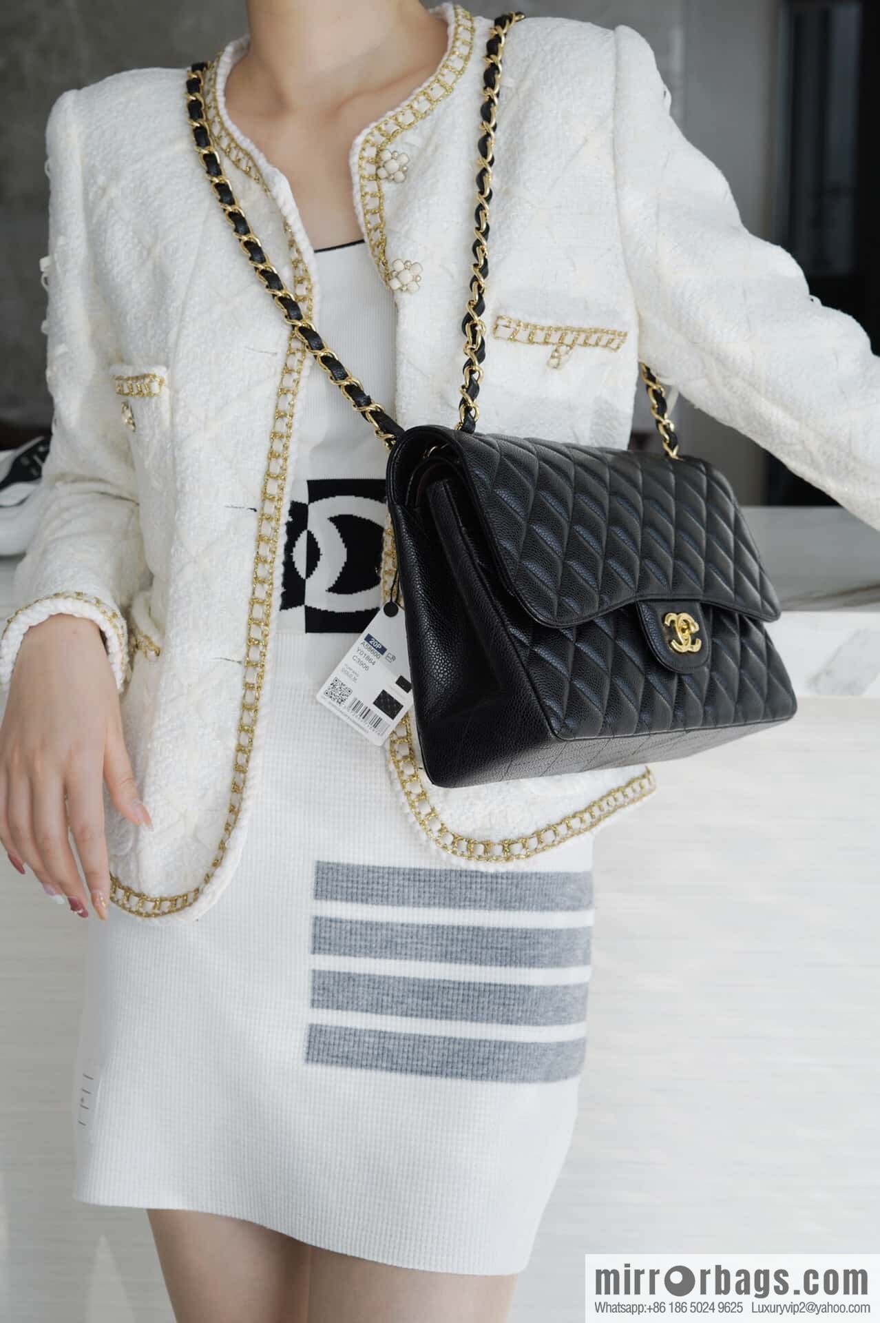 ℂ𝔽 𝗖𝗹𝗮𝘀𝘀𝗶𝗰 𝗙𝗹𝗮𝗽 𝐉𝐮𝐦𝐛𝐨 | genuine skin, caviar, black gold A58600