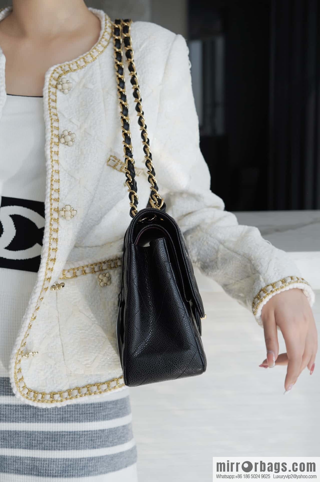 ℂ𝔽 𝗖𝗹𝗮𝘀𝘀𝗶𝗰 𝗙𝗹𝗮𝗽 𝐉𝐮𝐦𝐛𝐨 | genuine skin, caviar, black gold A58600
