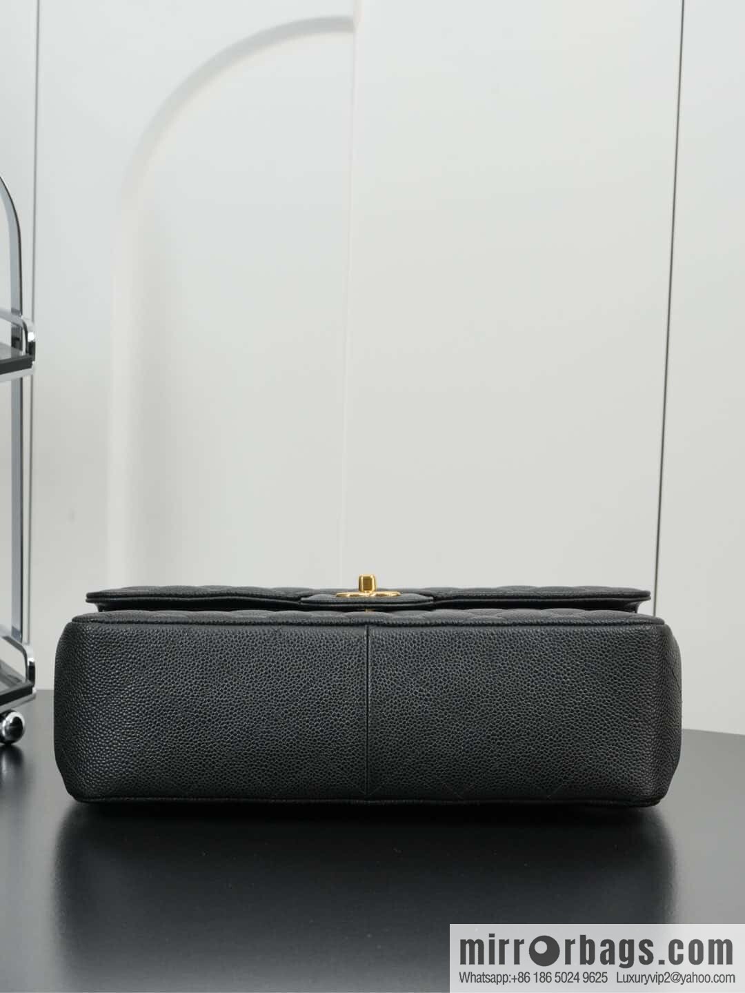 ℂ𝔽 𝗖𝗹𝗮𝘀𝘀𝗶𝗰 𝗙𝗹𝗮𝗽 𝐉𝐮𝐦𝐛𝐨 | genuine skin, caviar, black gold A58600