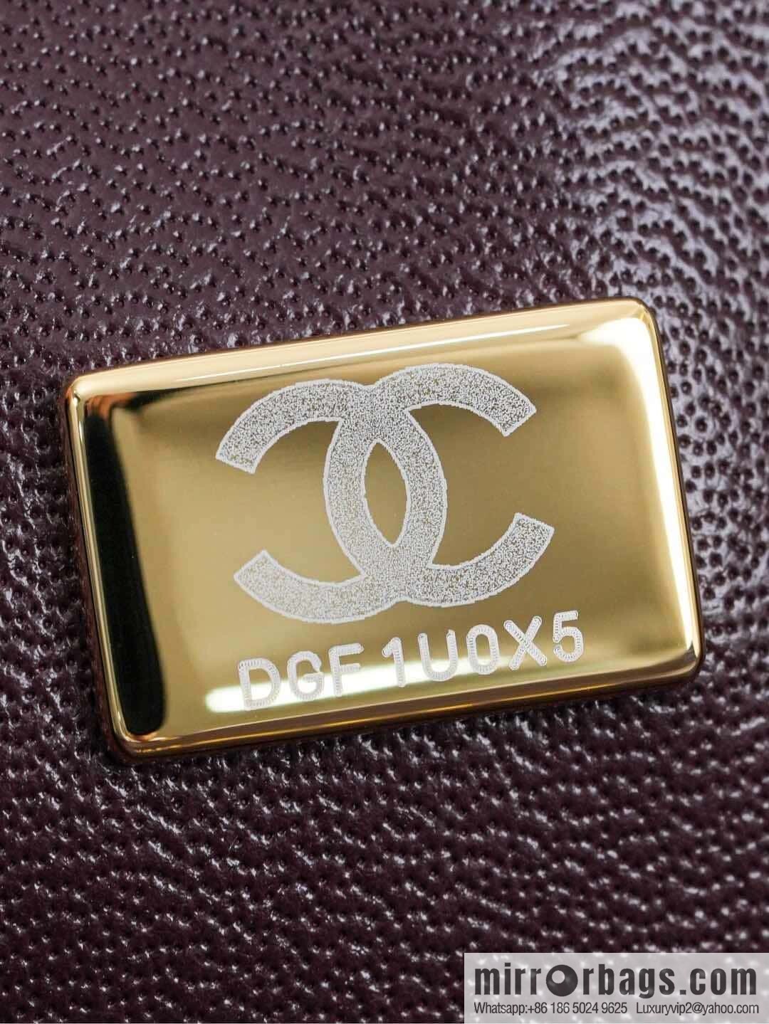 ℂ𝔽 𝗖𝗹𝗮𝘀𝘀𝗶𝗰 𝗙𝗹𝗮𝗽 𝐉𝐮𝐦𝐛𝐨 | genuine skin, caviar, black gold A58600