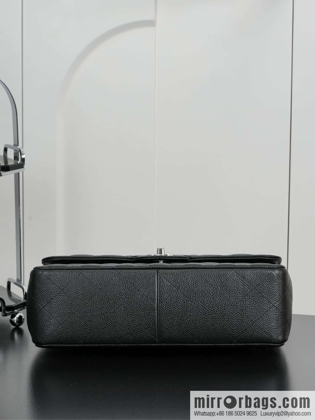 โ๐ฝ ๐๐น๐ฎ๐๐๐ถ๐ฐ ๐๐น๐ฎ๐ฝ ๐๐ฎ๐ฆ๐๐จ ๏ฝ genuine leather, caviar, black silver ๐ค A58600