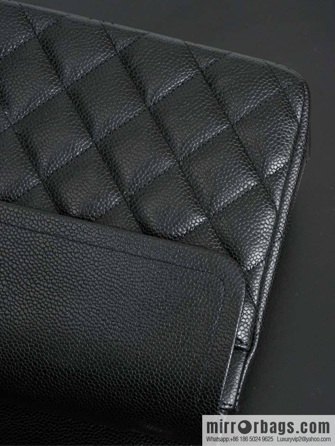 โ๐ฝ ๐๐น๐ฎ๐๐๐ถ๐ฐ ๐๐น๐ฎ๐ฝ ๐๐ฎ๐ฆ๐๐จ ๏ฝ genuine leather, caviar, black silver ๐ค A58600