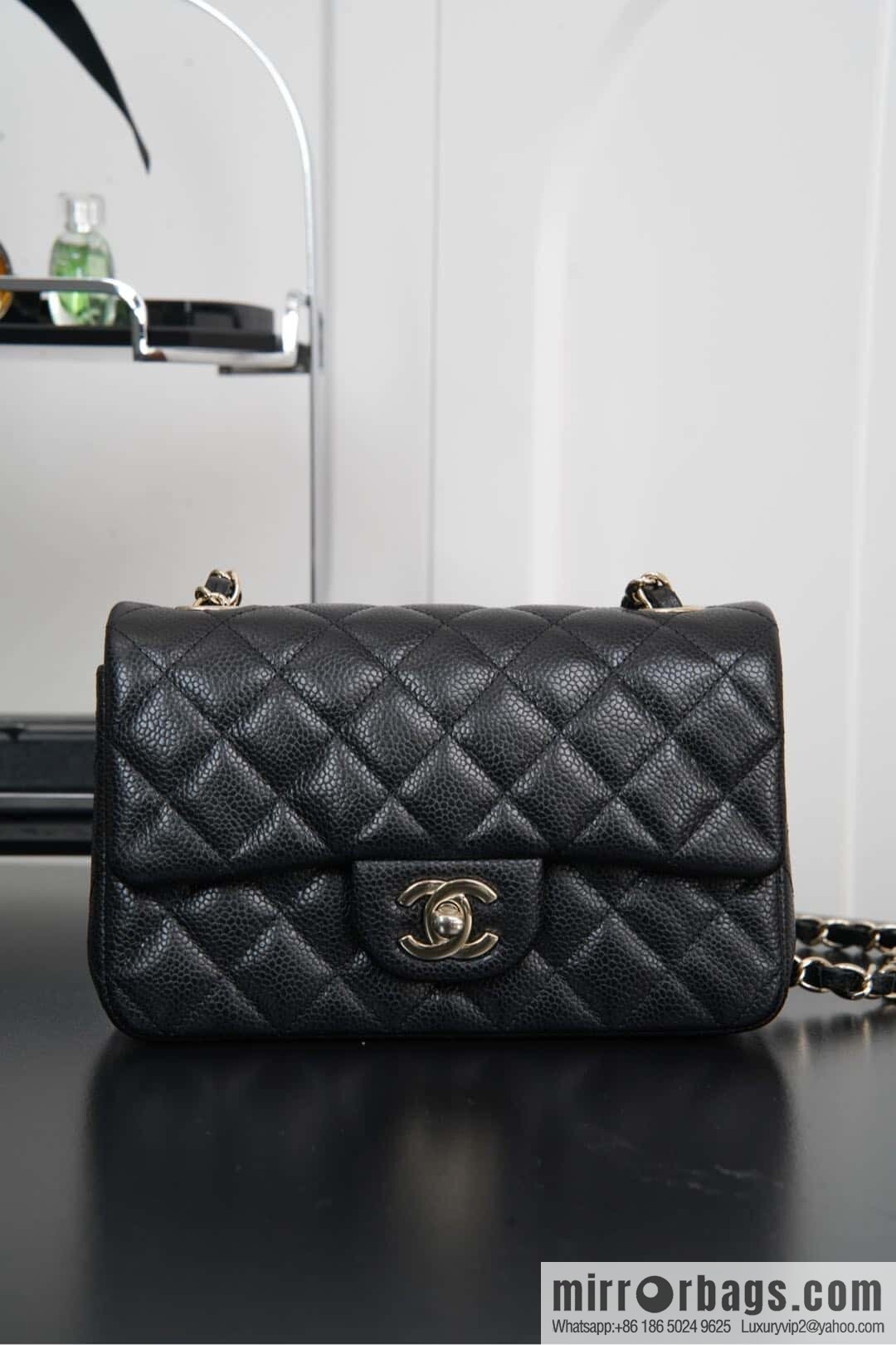 ℂ𝔽 𝗖𝗹𝗮𝘀𝘀𝗶𝗰 𝗙𝗹𝗮𝗽 | Litchi pattern black gold 🖤 A01116