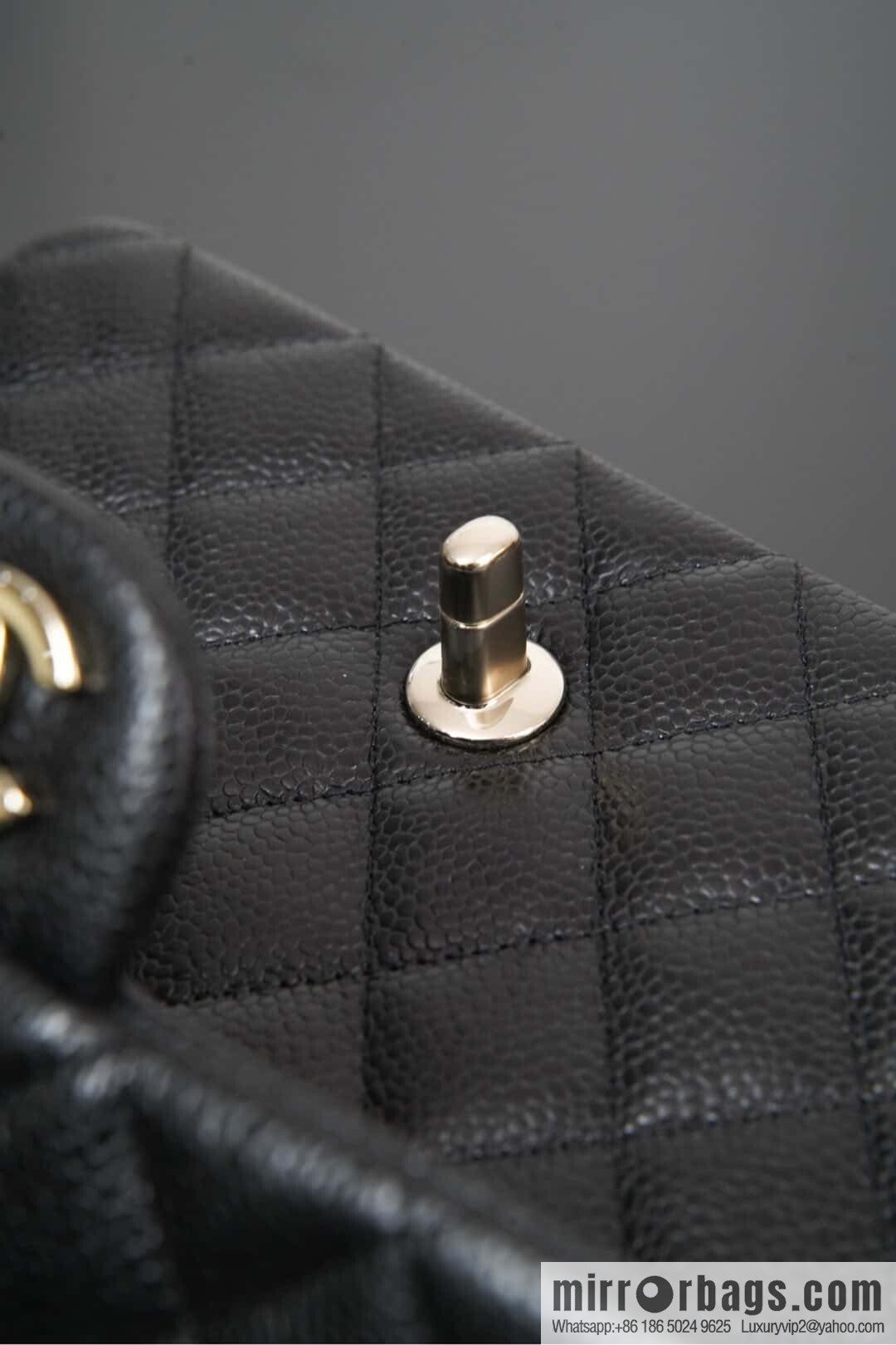 ℂ𝔽 𝗖𝗹𝗮𝘀𝘀𝗶𝗰 𝗙𝗹𝗮𝗽 | Litchi pattern black gold 🖤 A01116