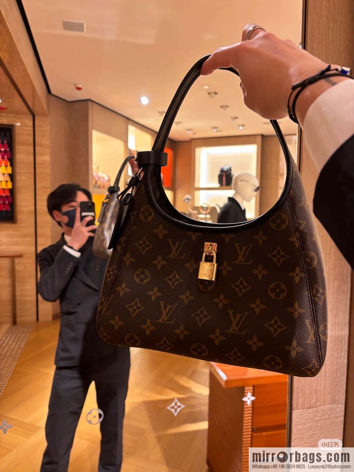 [Premium‑quality] M12940 monogram black hand carry armpit bag, the new The Drop small handbag of the season