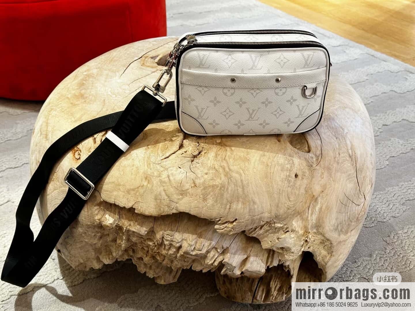 [Boutique‑grade] M31069 white flower, men's bag messenger bag ALPHA messenger bag