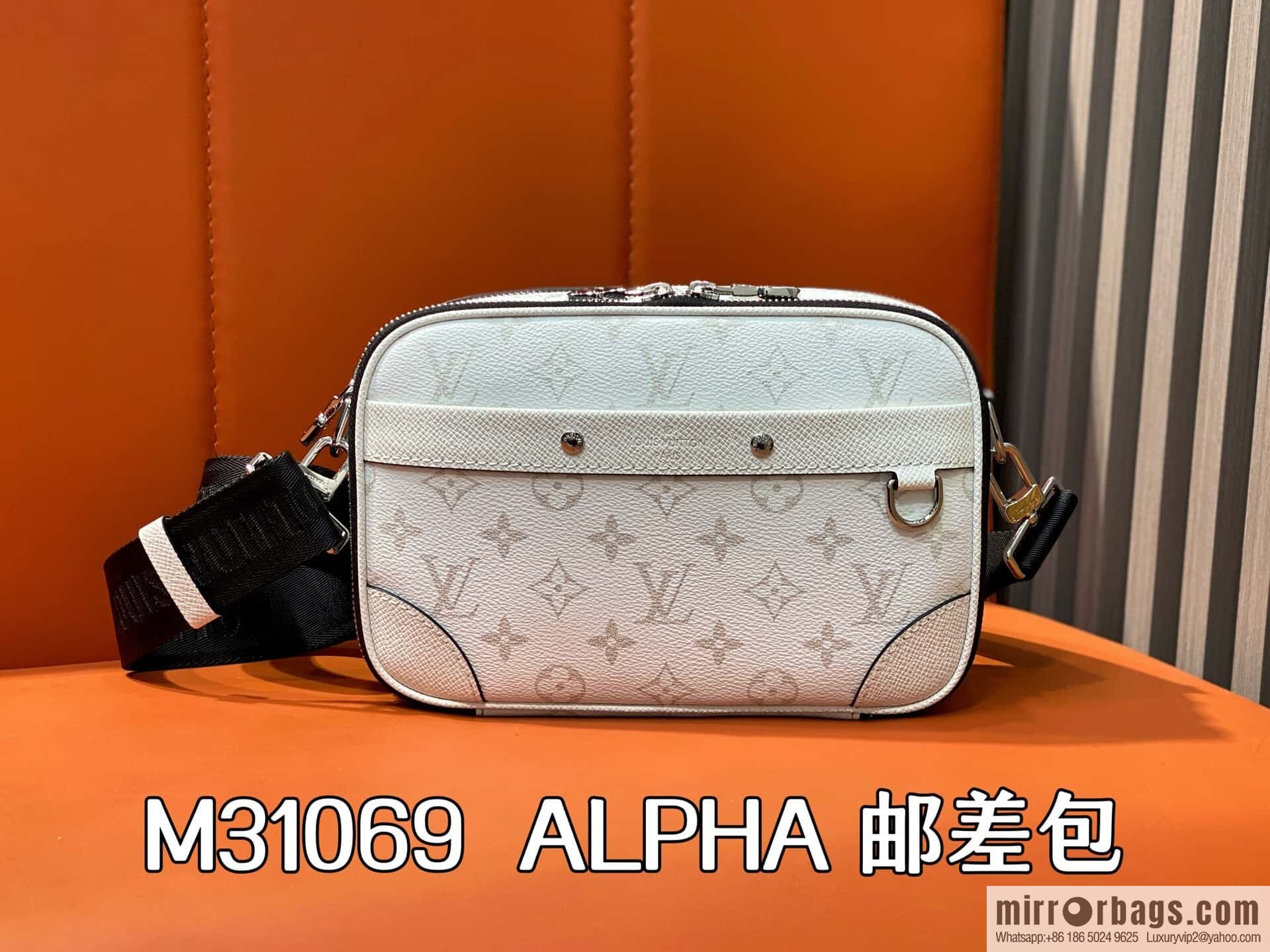 [Boutique‑grade] M31069 white flower, men's bag messenger bag ALPHA messenger bag