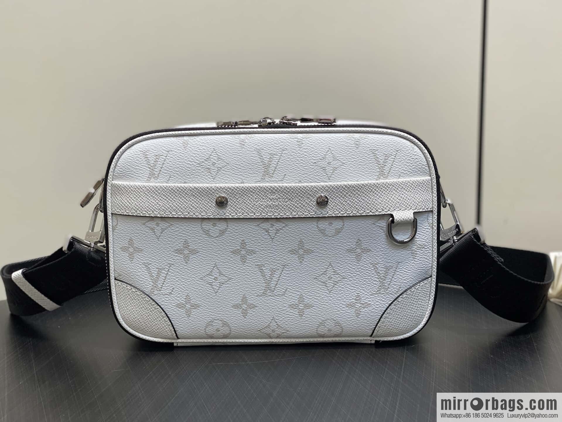 [Boutique‑grade] M31069 white flower, men's bag messenger bag ALPHA messenger bag