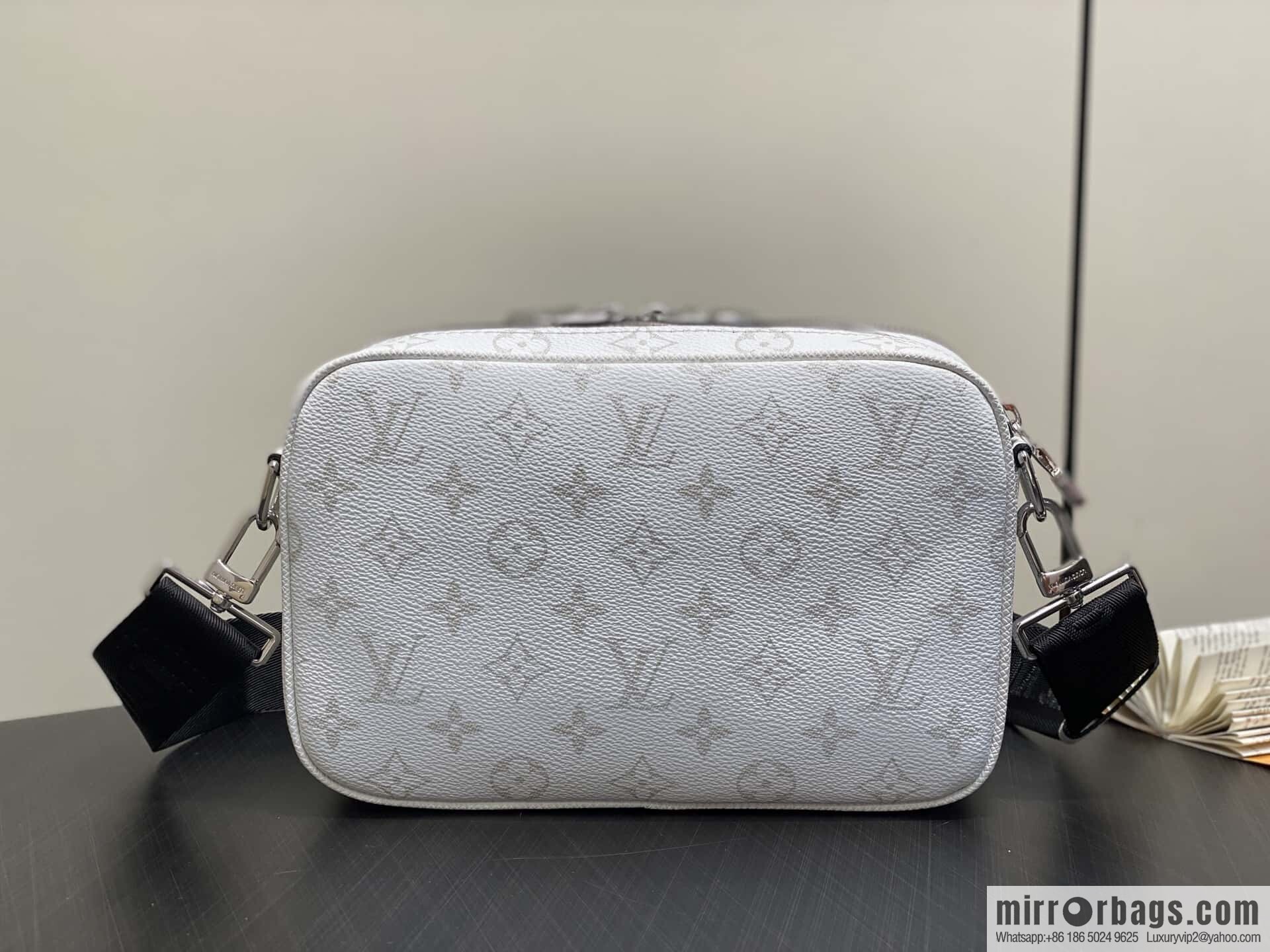 [Boutique‑grade] M31069 white flower, men's bag messenger bag ALPHA messenger bag