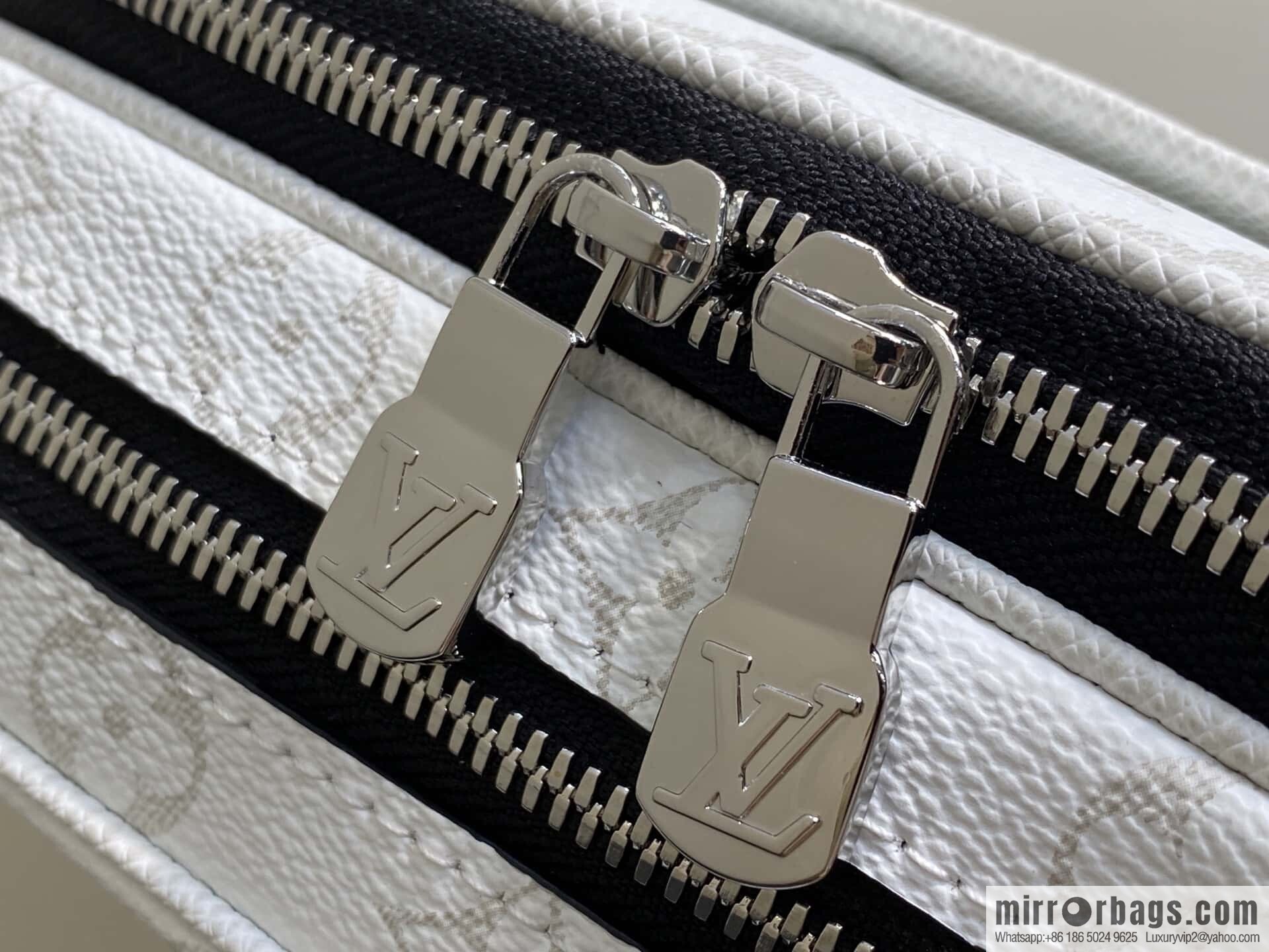 [Boutique‑grade] M31069 white flower, men's bag messenger bag ALPHA messenger bag