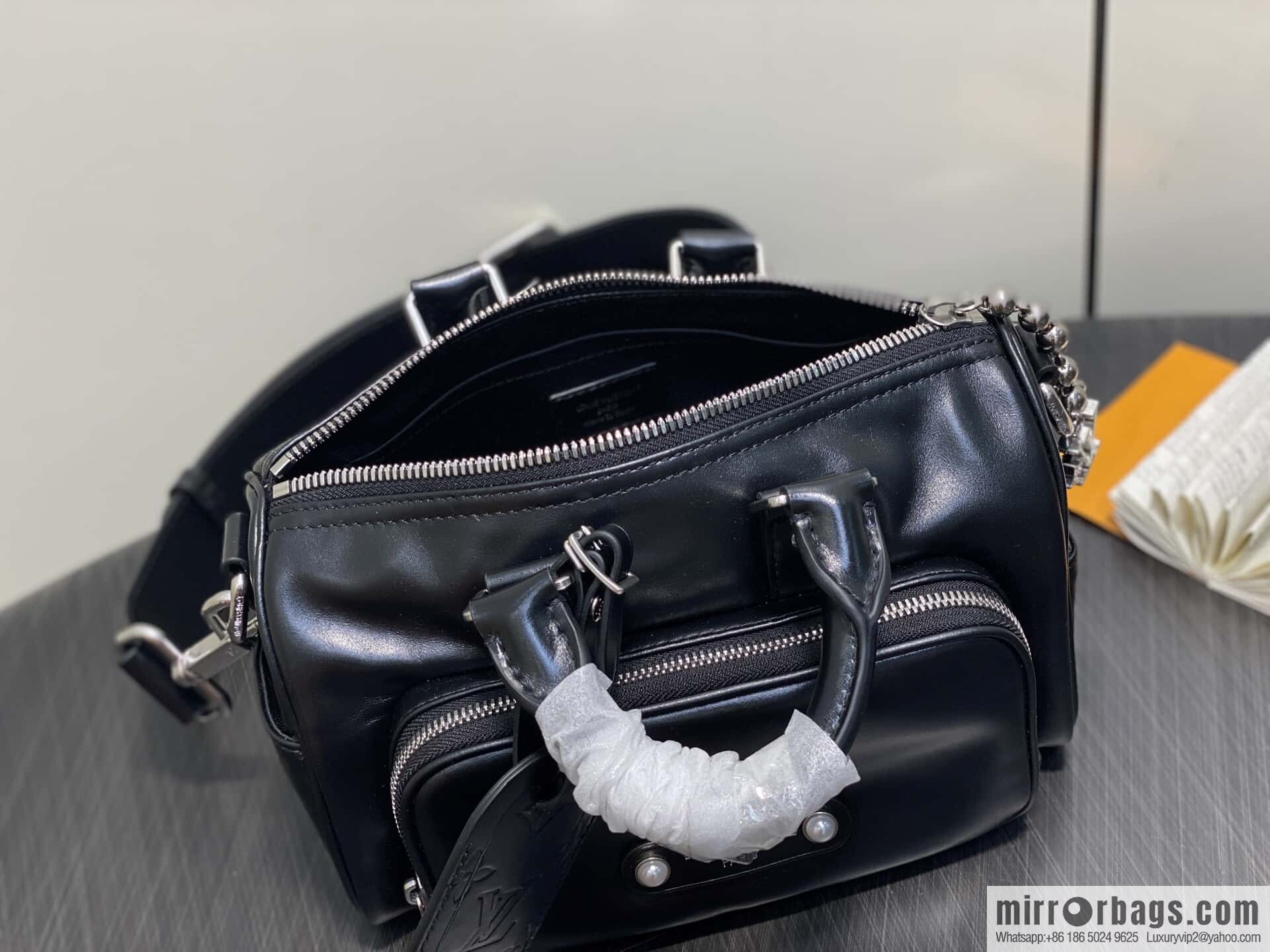 [Boutique‑grade] M13988 black full leather men's bag, pillow bag KEEPALL BANDOULIZRE 25 handbag