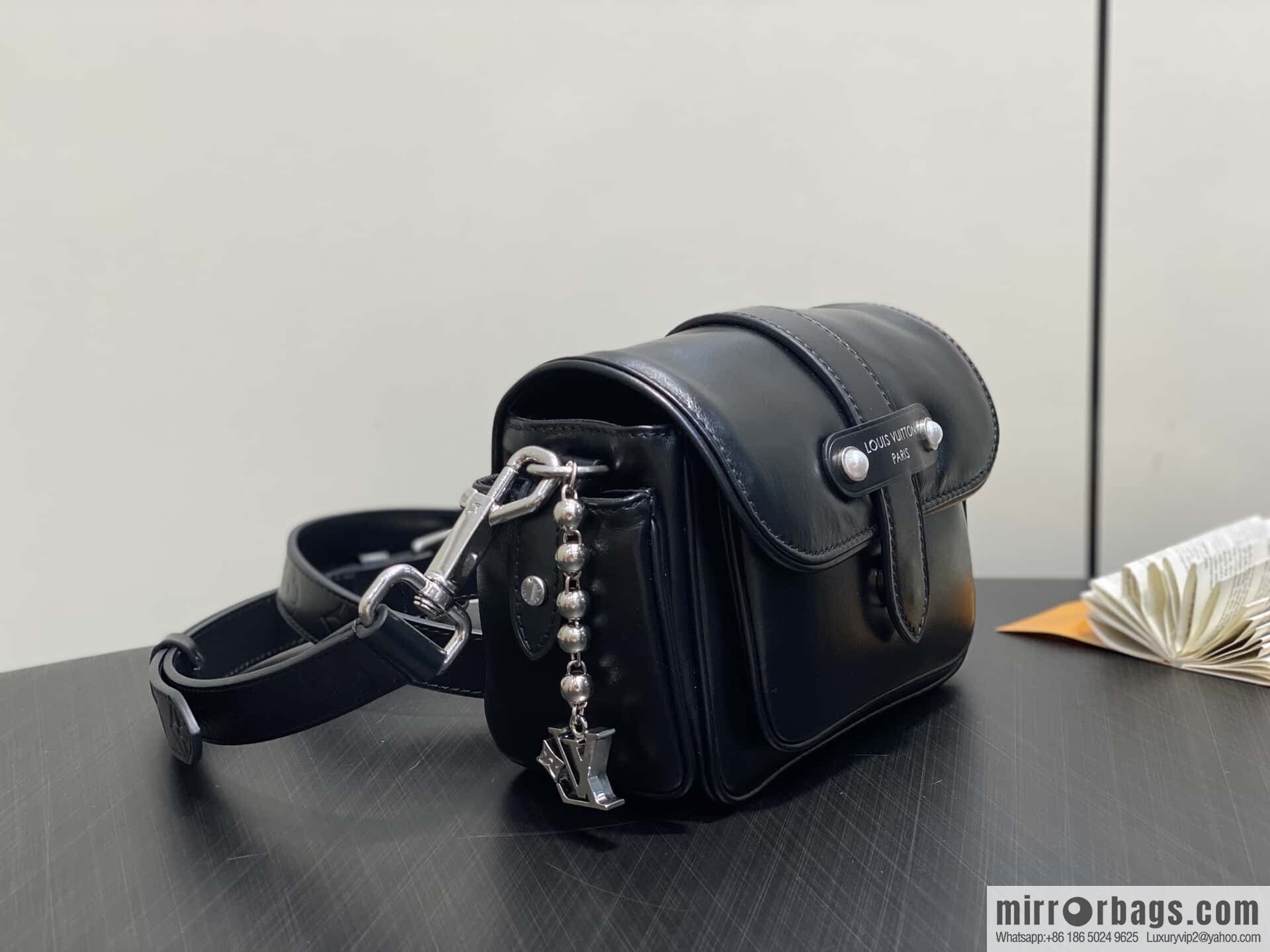 [Premium‑quality] M13989 black full leather men's bag messenger bag cargo mini messenger handbag