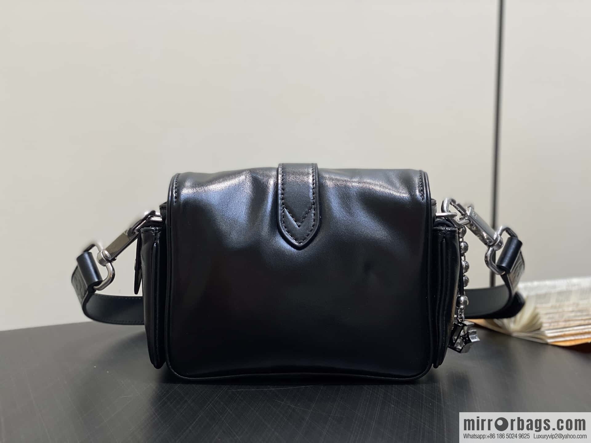 [Premium‑quality] M13989 black full leather men's bag messenger bag cargo mini messenger handbag