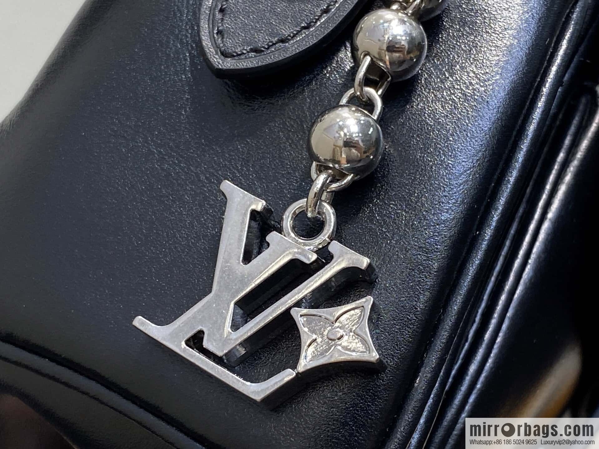 [Premium‑quality] M13989 black full leather men's bag messenger bag cargo mini messenger handbag