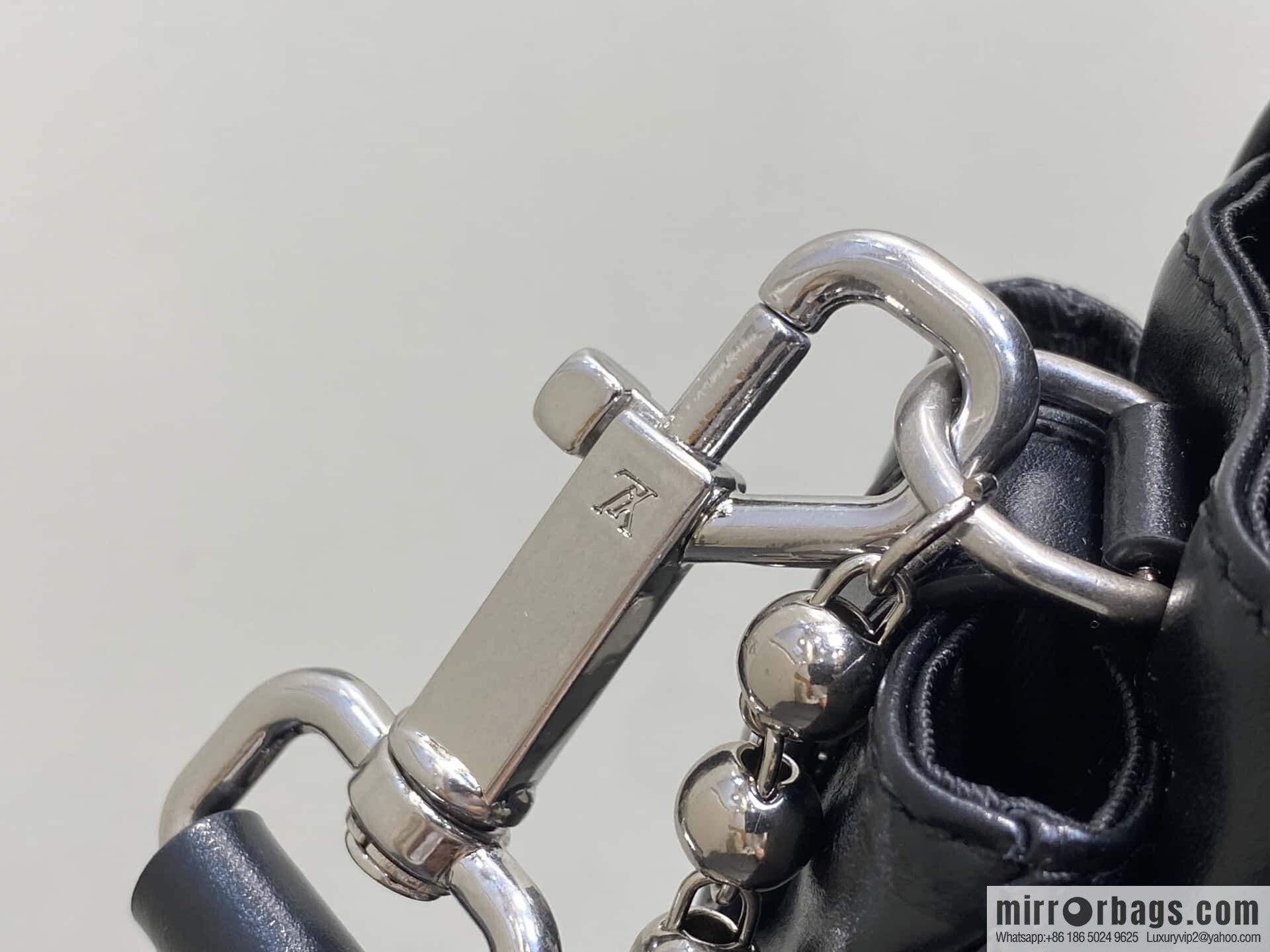 [Premium‑quality] M13989 black full leather men's bag messenger bag cargo mini messenger handbag