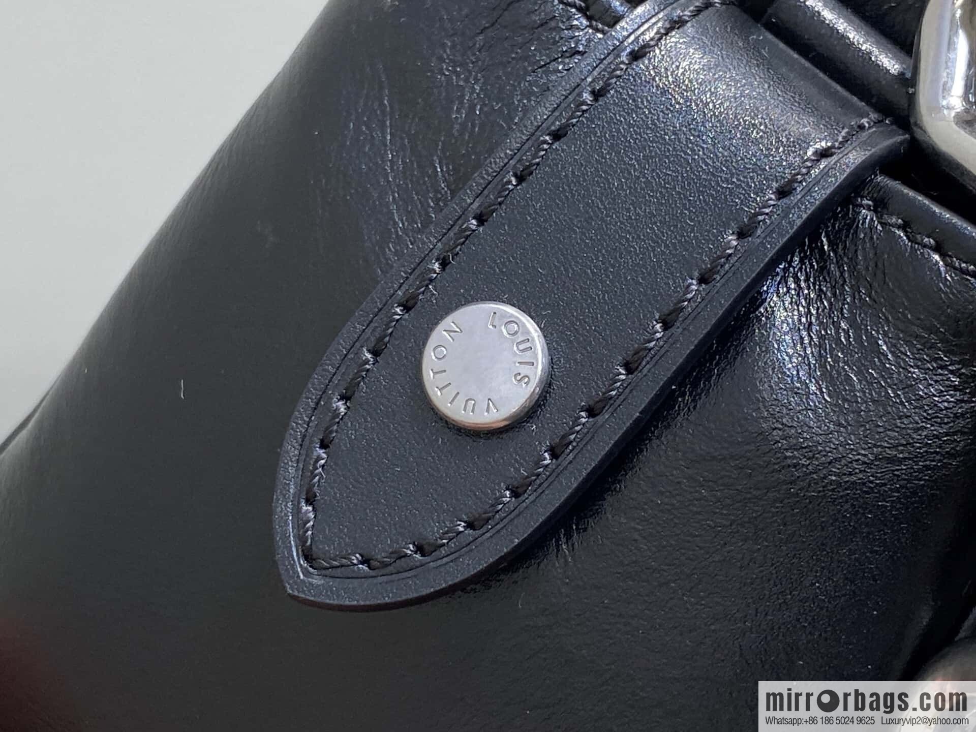[Premium‑quality] M13989 black full leather men's bag messenger bag cargo mini messenger handbag