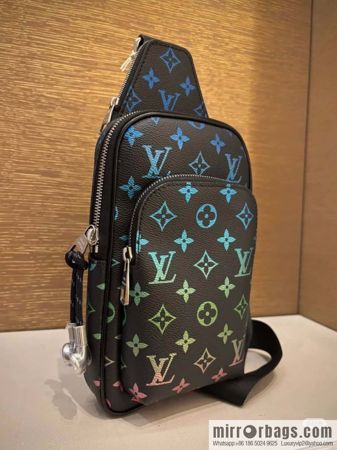 [Premium‑quality] M13963 black gradual change earphones men's bag breast bag Avenue small shoulder bag