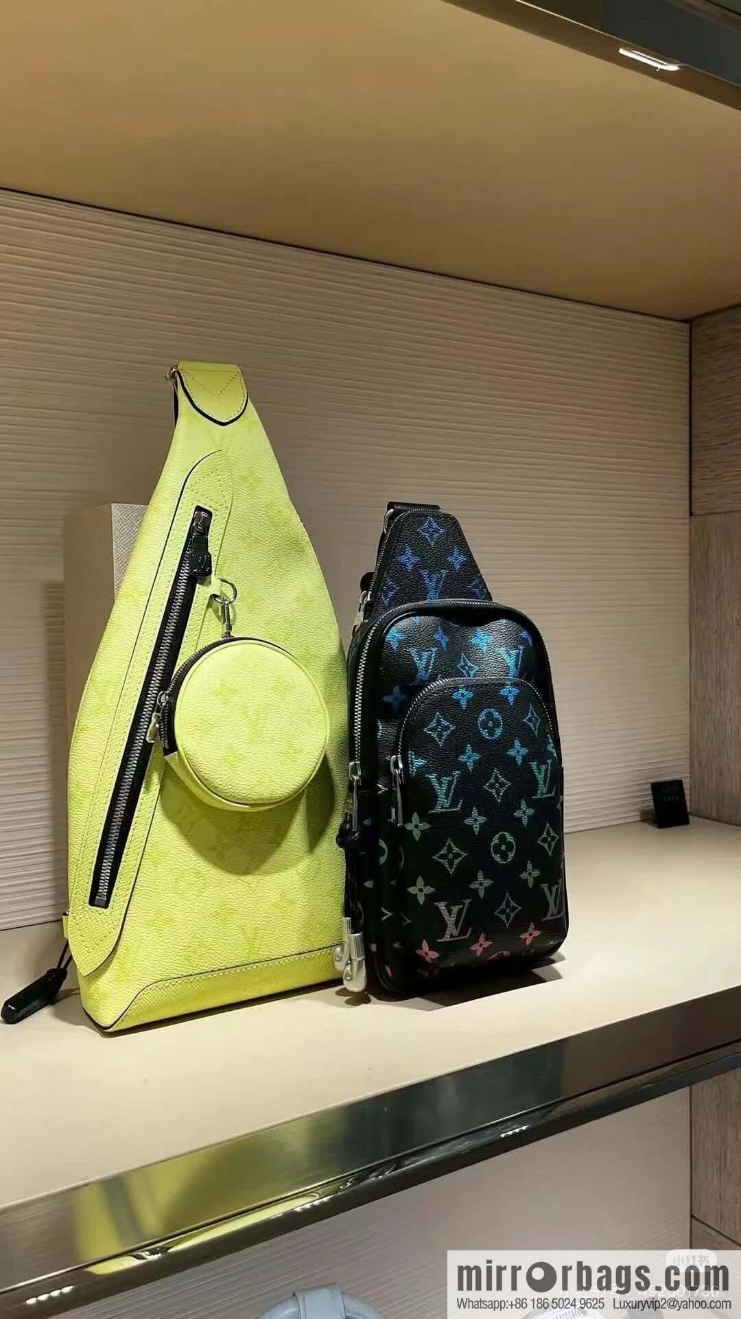 [Premium‑quality] M13963 black gradual change earphones men's bag breast bag Avenue small shoulder bag