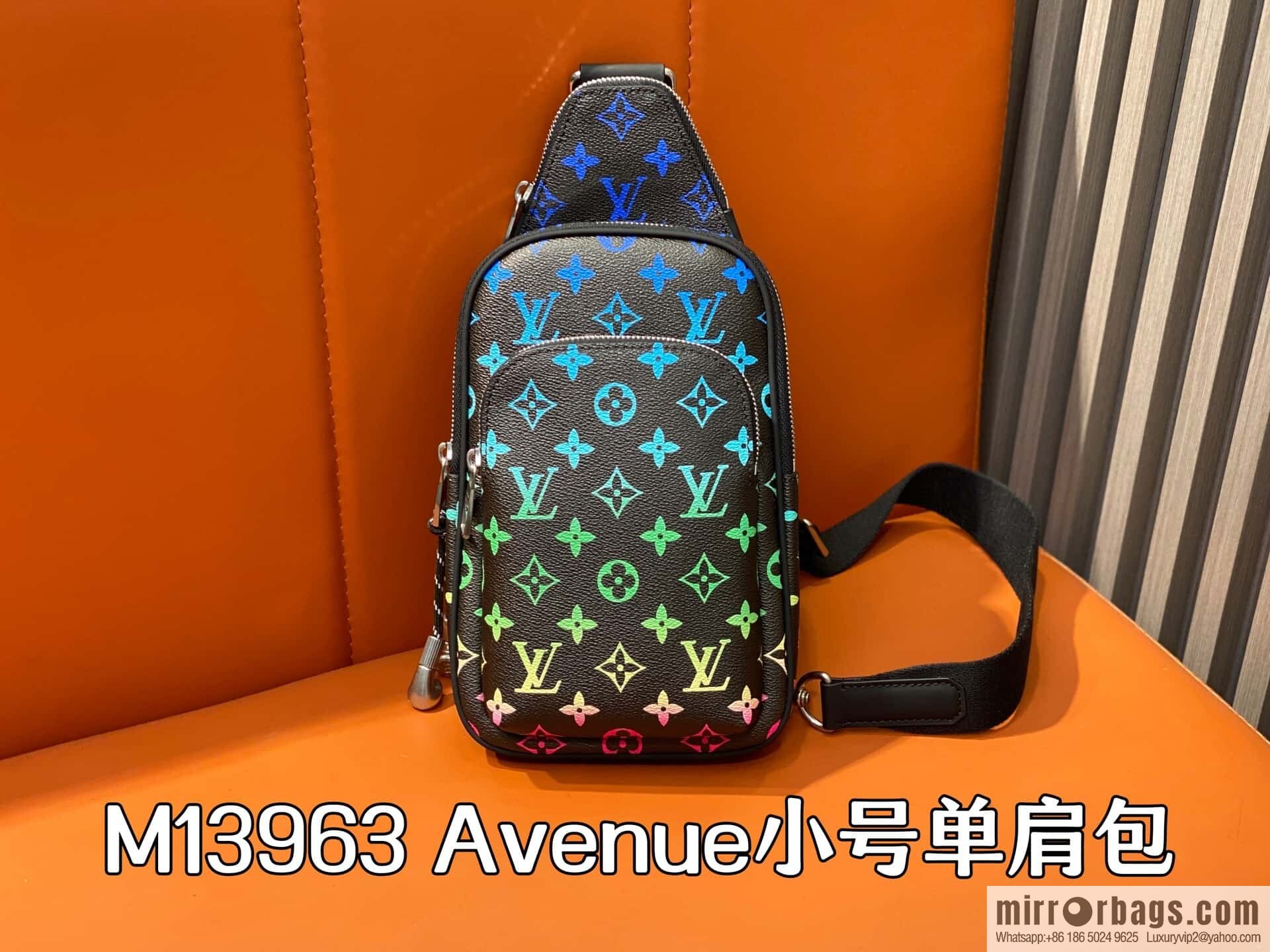 [Premium‑quality] M13963 black gradual change earphones men's bag breast bag Avenue small shoulder bag