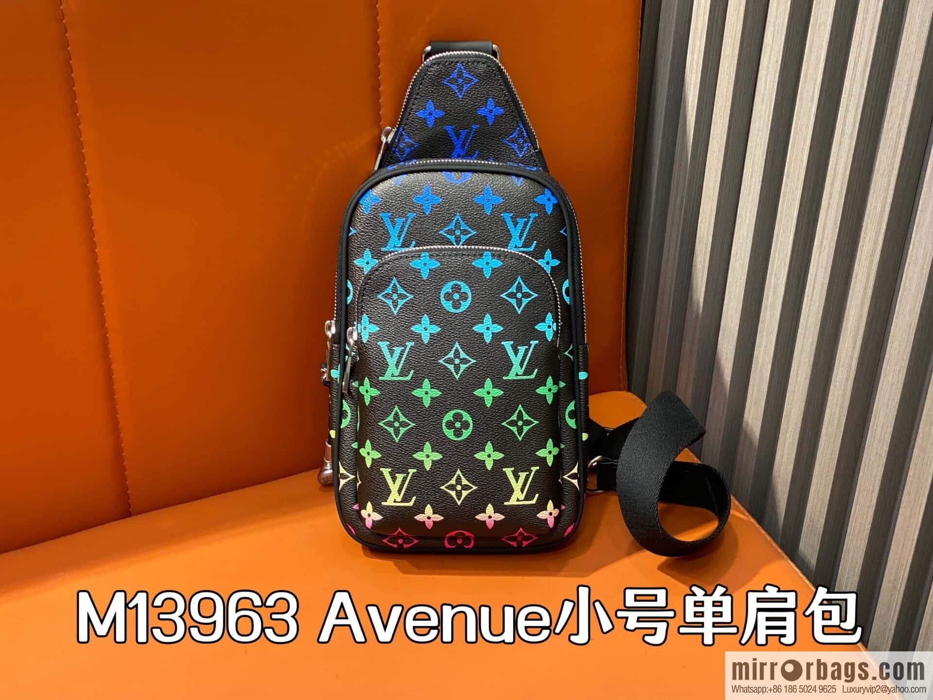 [Premium‑quality] M13963 black gradual change earphones men's bag breast bag Avenue small shoulder bag