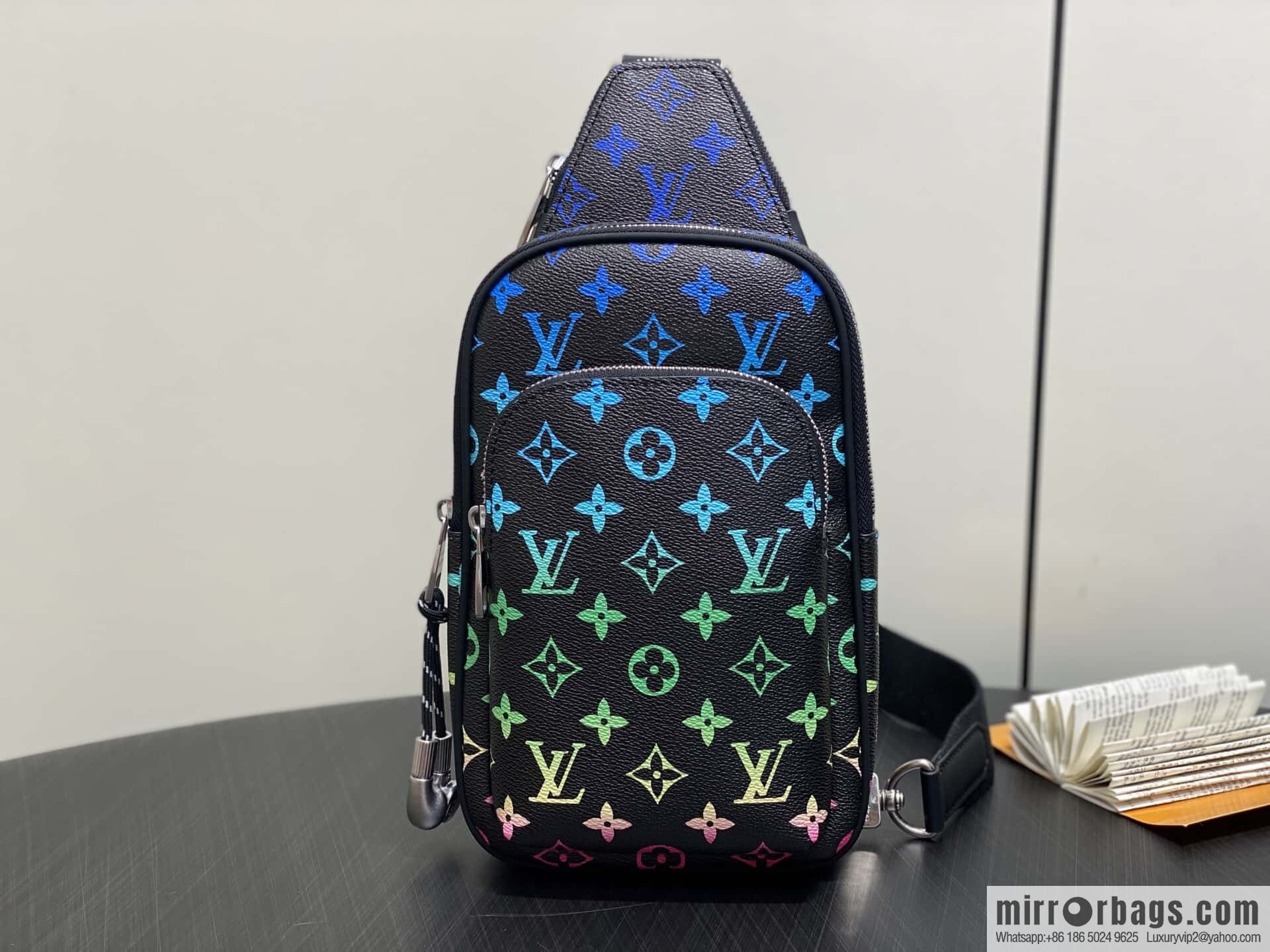 [Premium‑quality] M13963 black gradual change earphones men's bag breast bag Avenue small shoulder bag