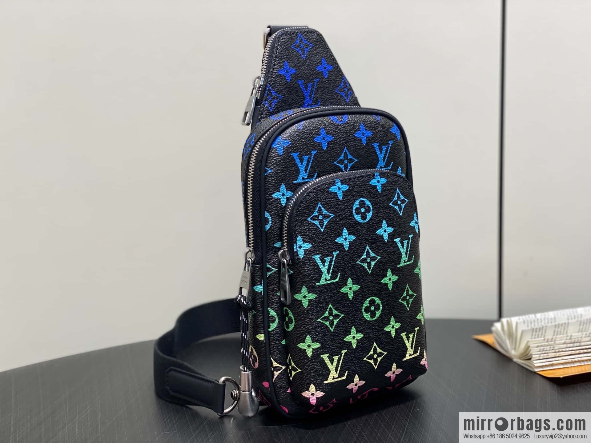 [Premium‑quality] M13963 black gradual change earphones men's bag breast bag Avenue small shoulder bag