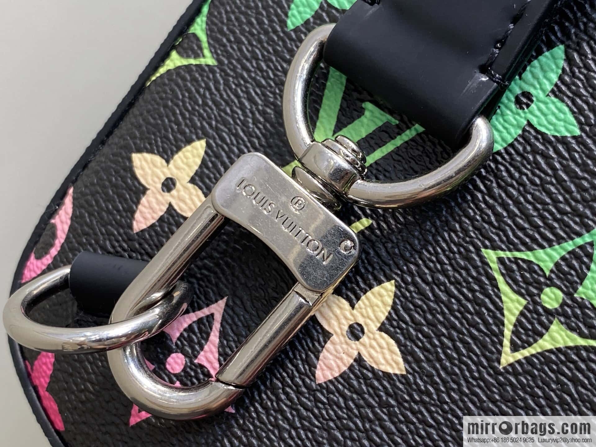 [Premium‑quality] M13963 black gradual change earphones men's bag breast bag Avenue small shoulder bag