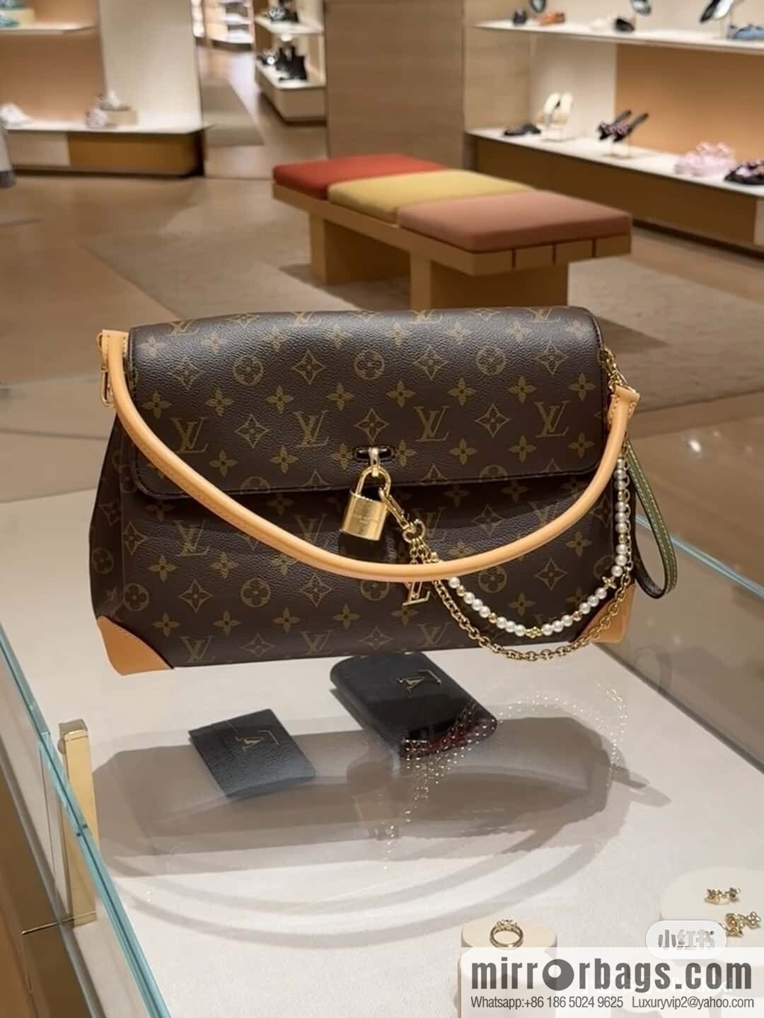 [Boutique‑grade] M14473 monogram lock bag large bag HIDE AWAY medium handbag