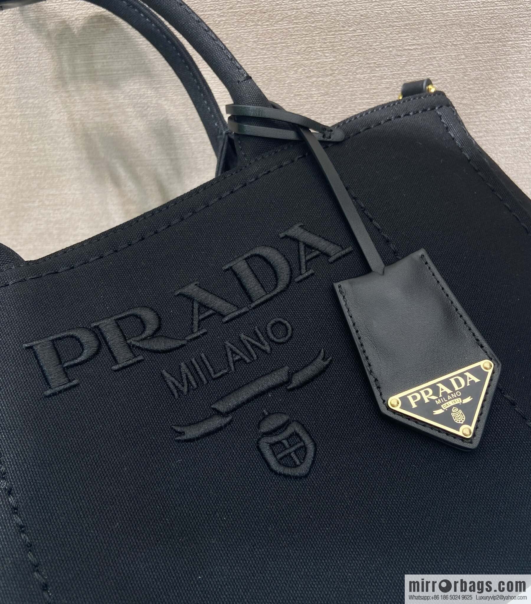 PRADA 🎉 new handbag 🎉 1BG554 medium 🎉🎉 black