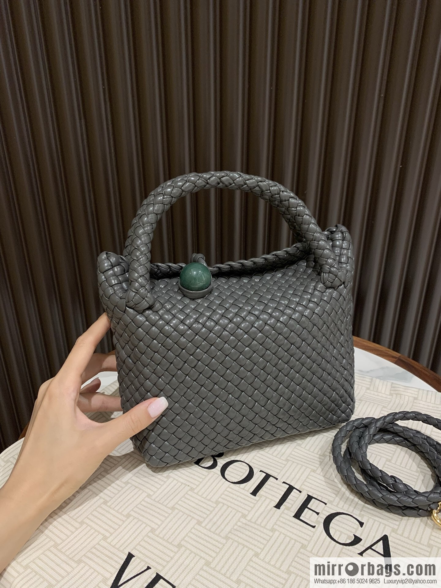 BV S Tosca Messenger Bag 776755 Volcanic Ash ➕ Gold Plaster Green