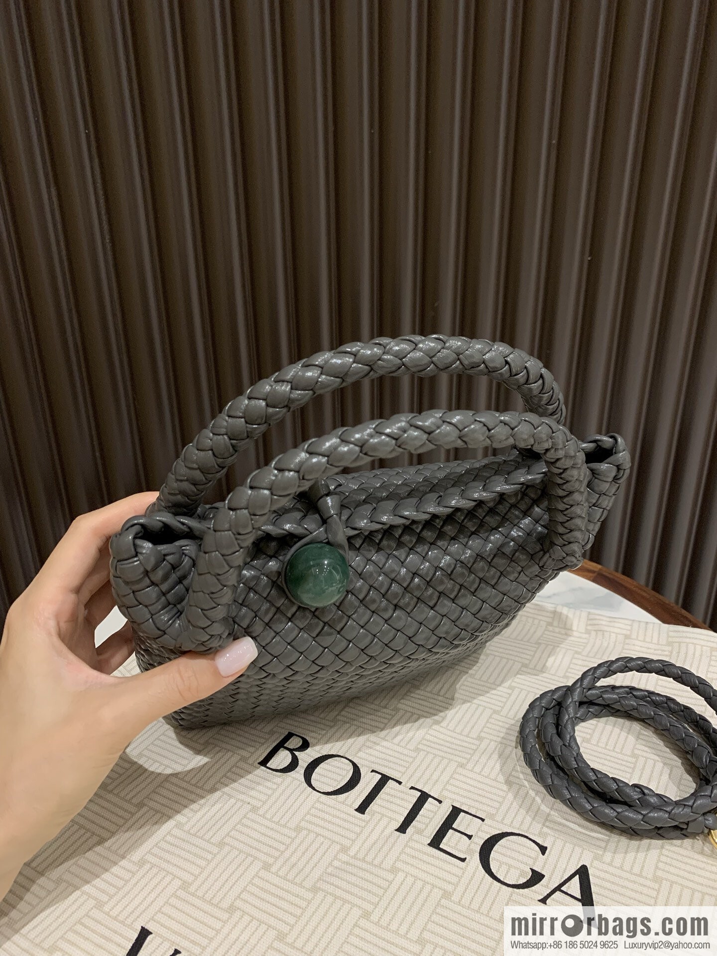 BV S Tosca Messenger Bag 776755 Volcanic Ash ➕ Gold Plaster Green