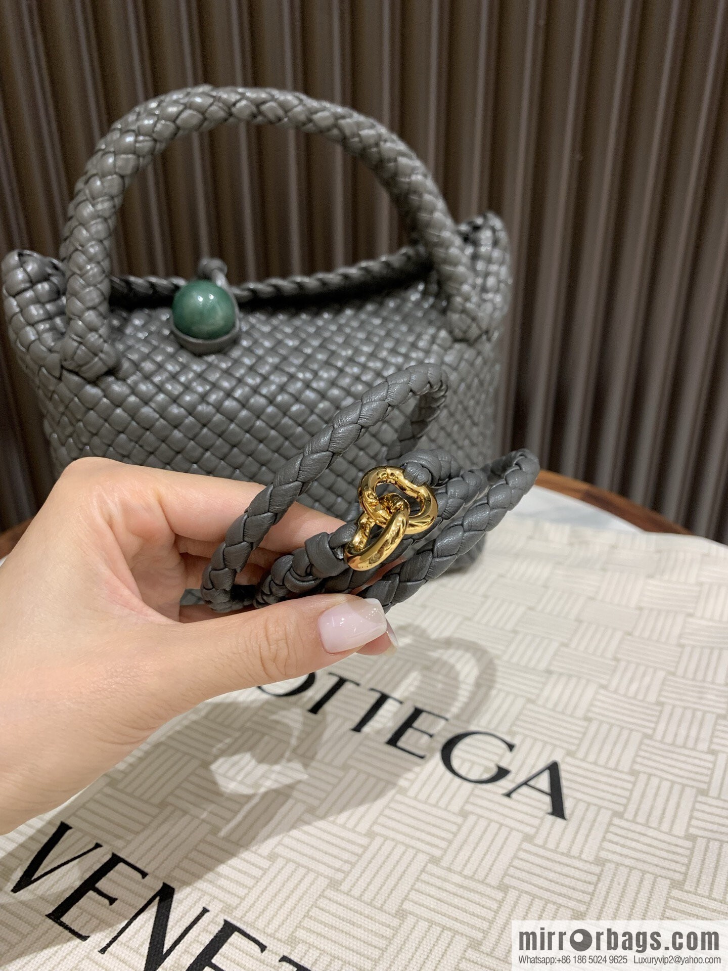 BV S Tosca Messenger Bag 776755 Volcanic Ash ➕ Gold Plaster Green