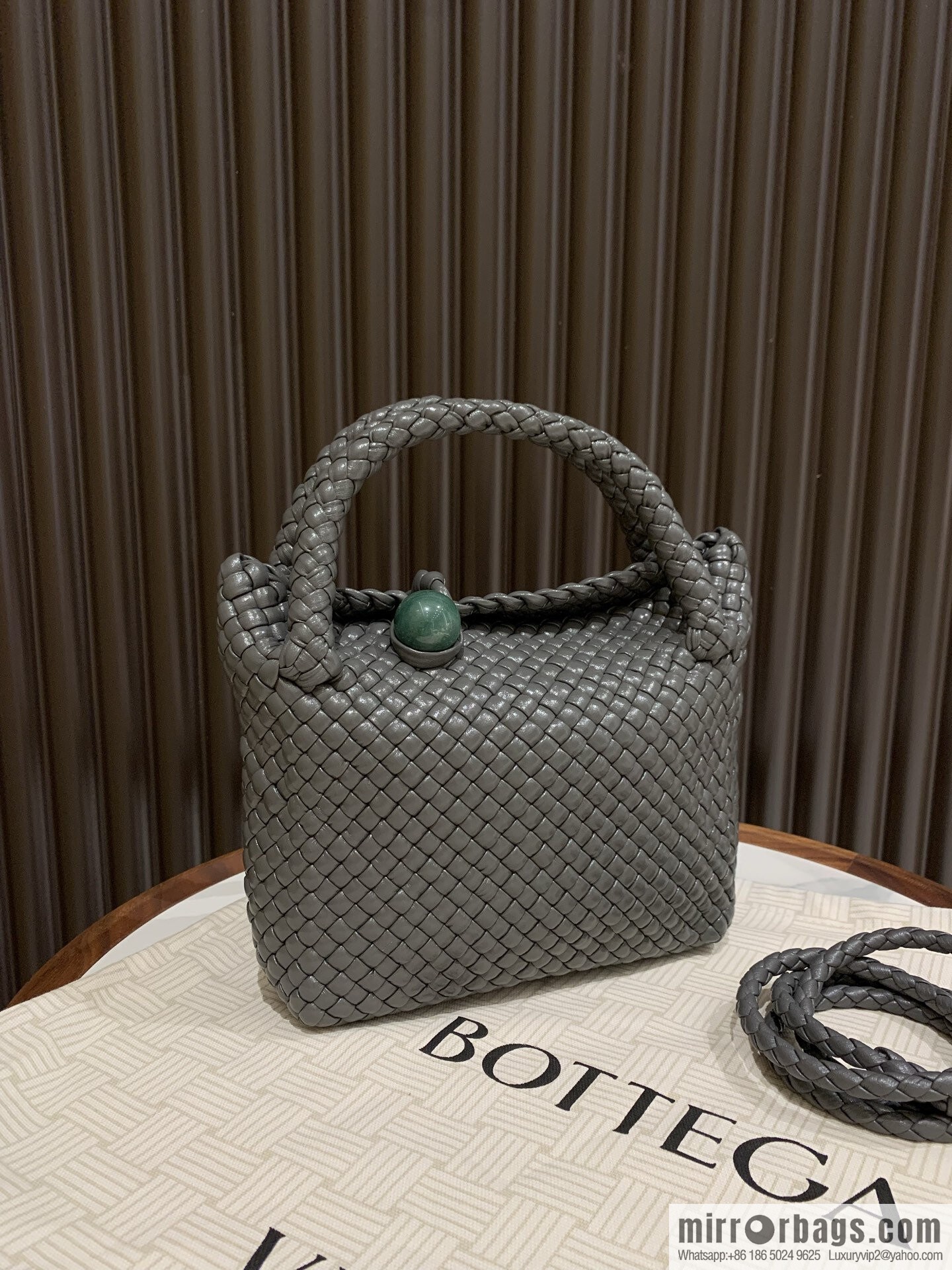 BV S Tosca Messenger Bag 776755 Volcanic Ash ➕ Gold Plaster Green