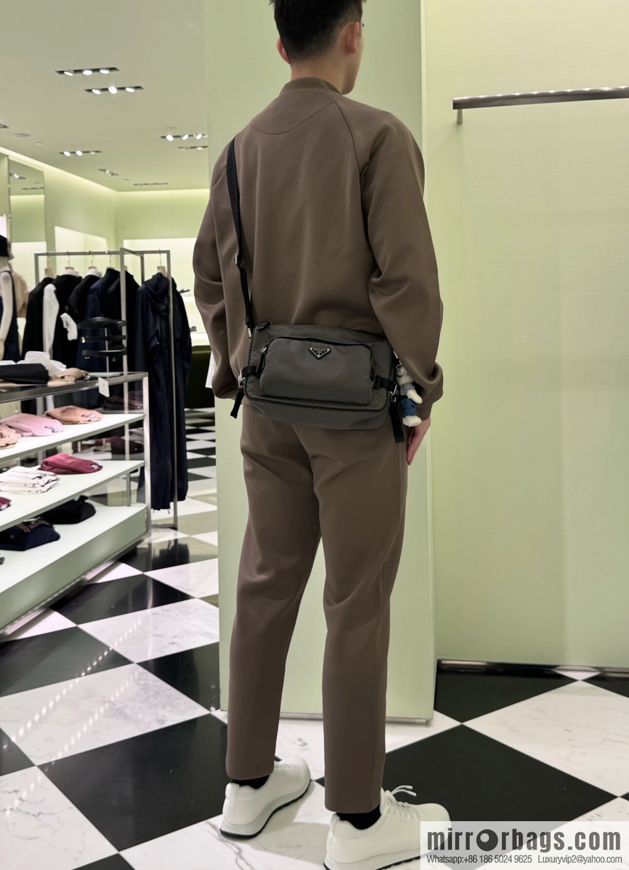 PRADA 🎉 new messenger bag 🎉🎉 2VH192 small 🎉🎉 grey