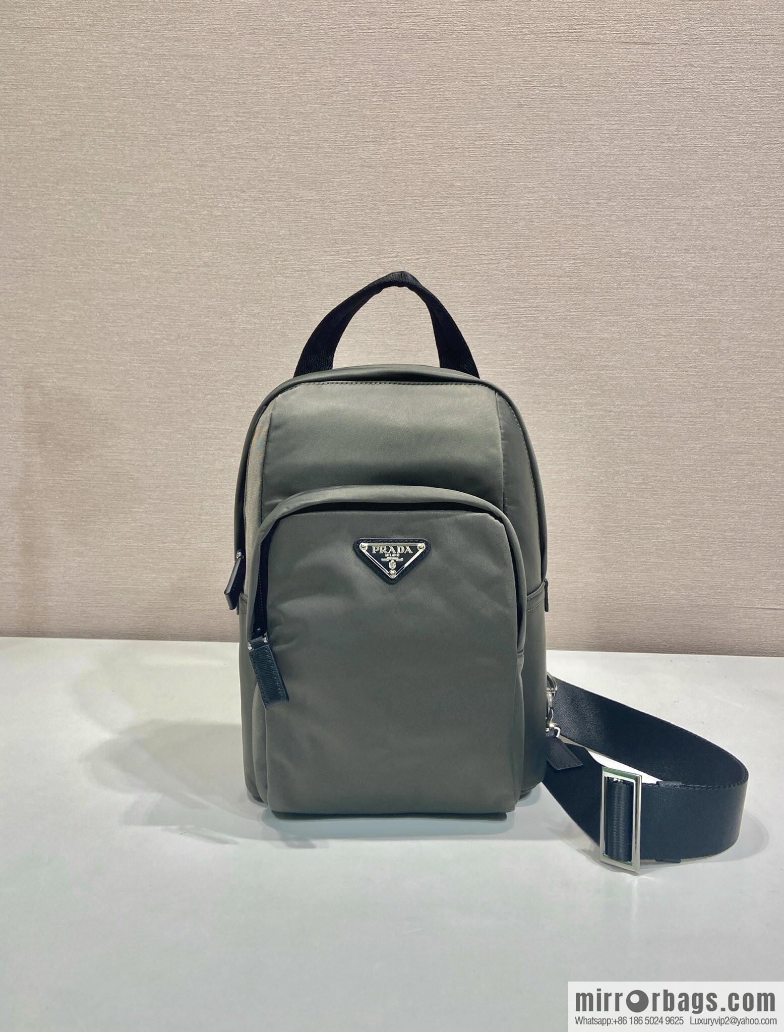 PRADA 🎉 new breast bag 🎉🎉 2VZ116 🎉🎉 grey