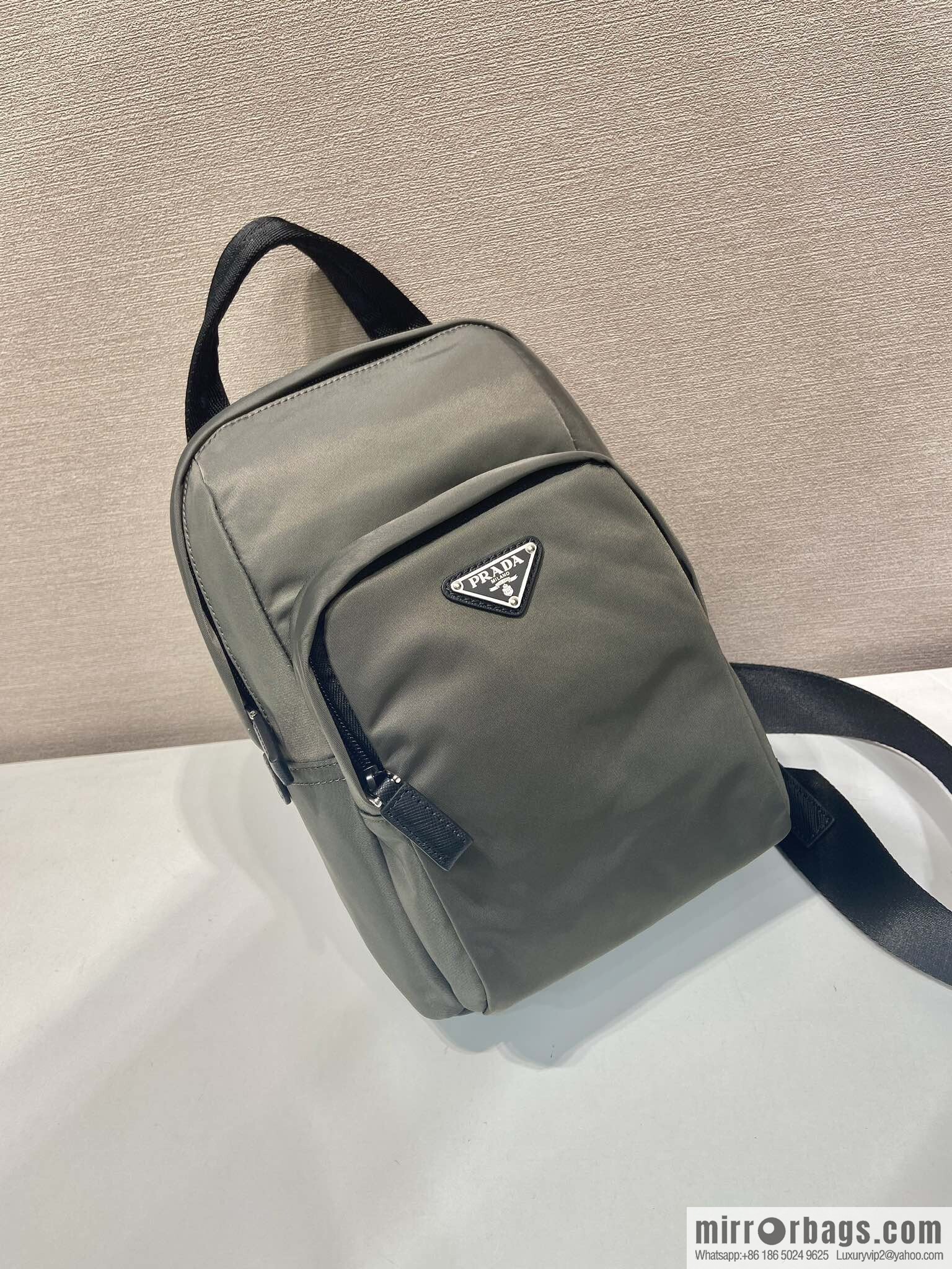 PRADA 🎉 new breast bag 🎉🎉 2VZ116 🎉🎉 grey