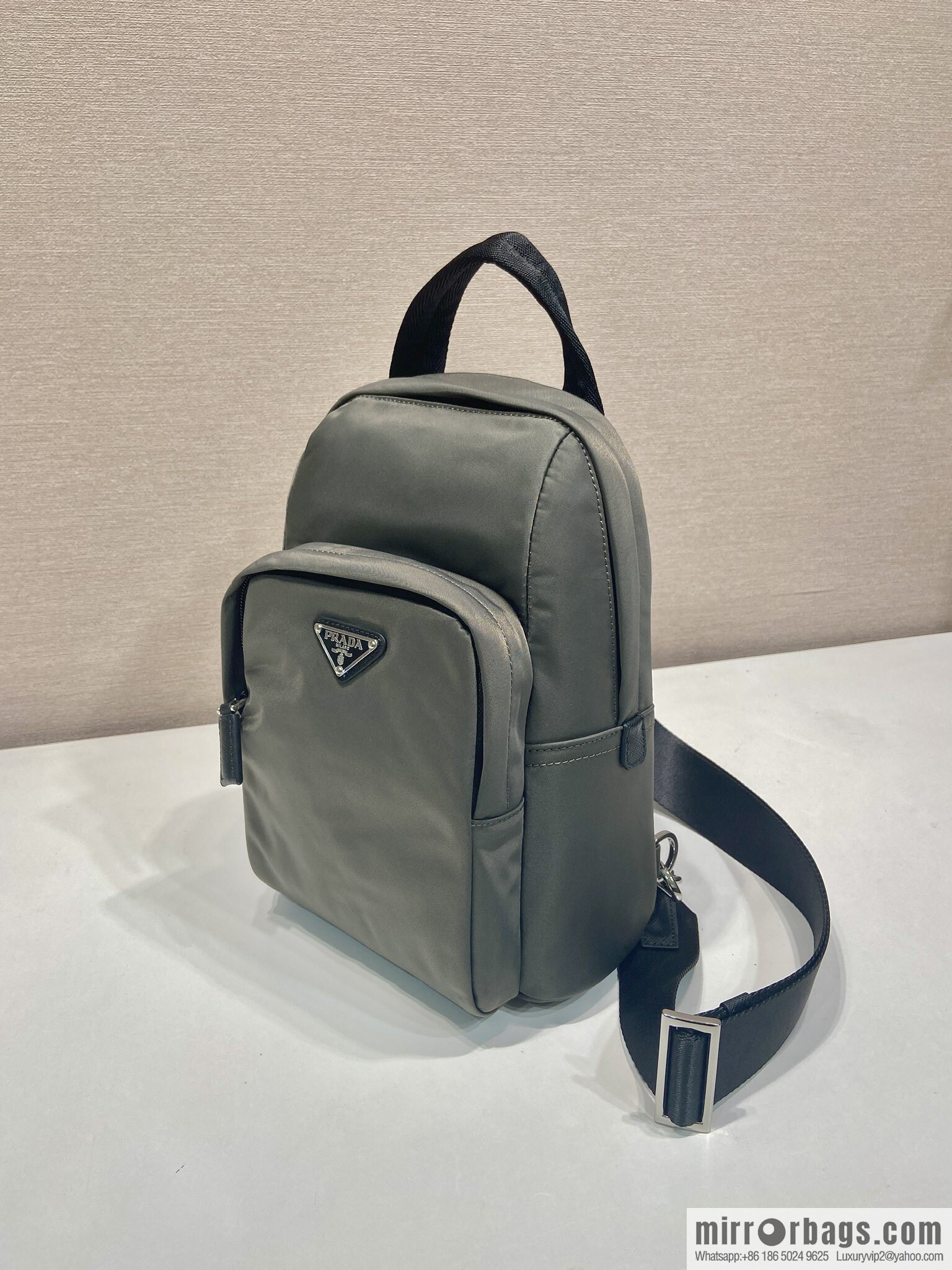 PRADA 🎉 new breast bag 🎉🎉 2VZ116 🎉🎉 grey