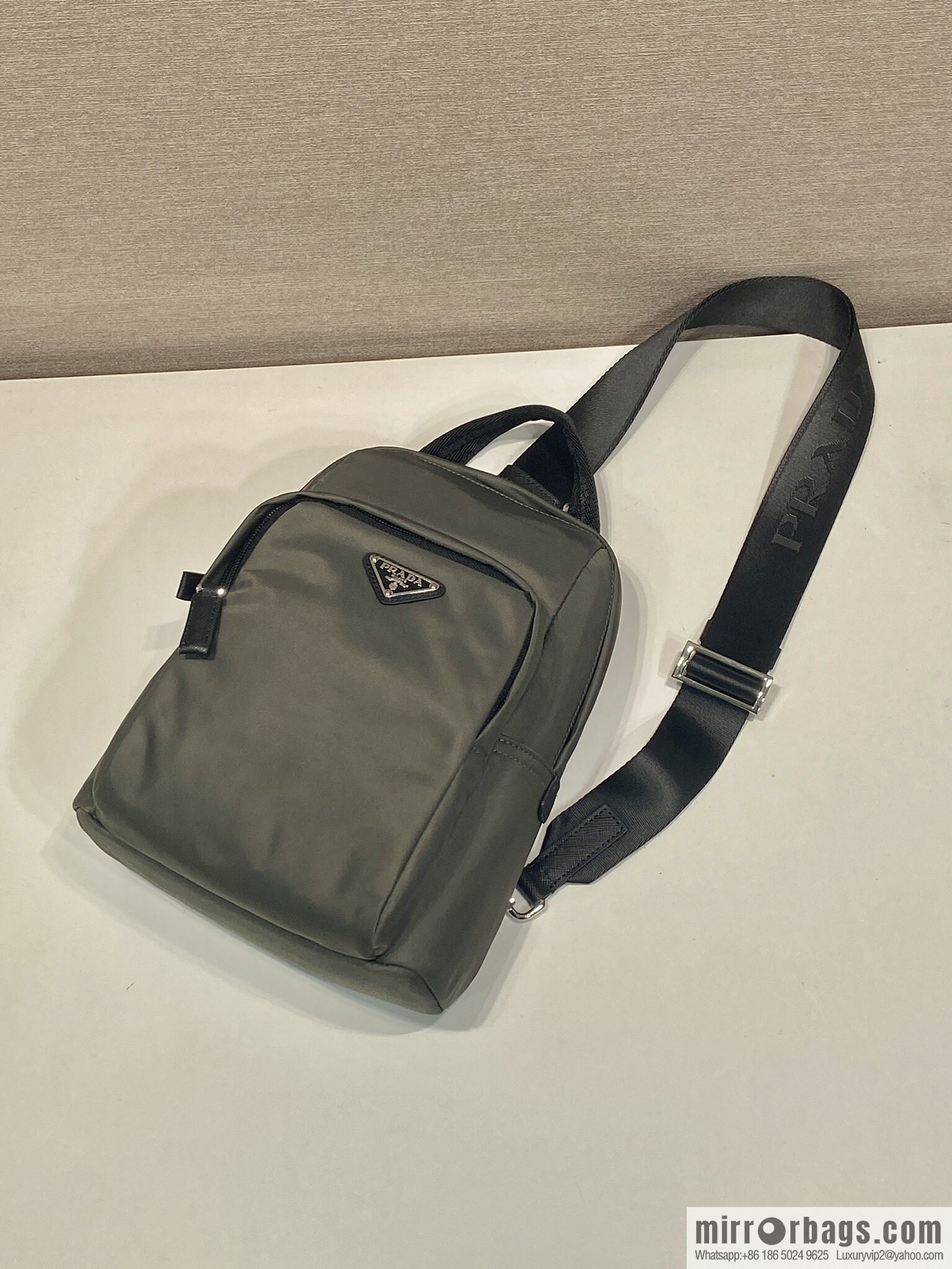 PRADA 🎉 new breast bag 🎉🎉 2VZ116 🎉🎉 grey