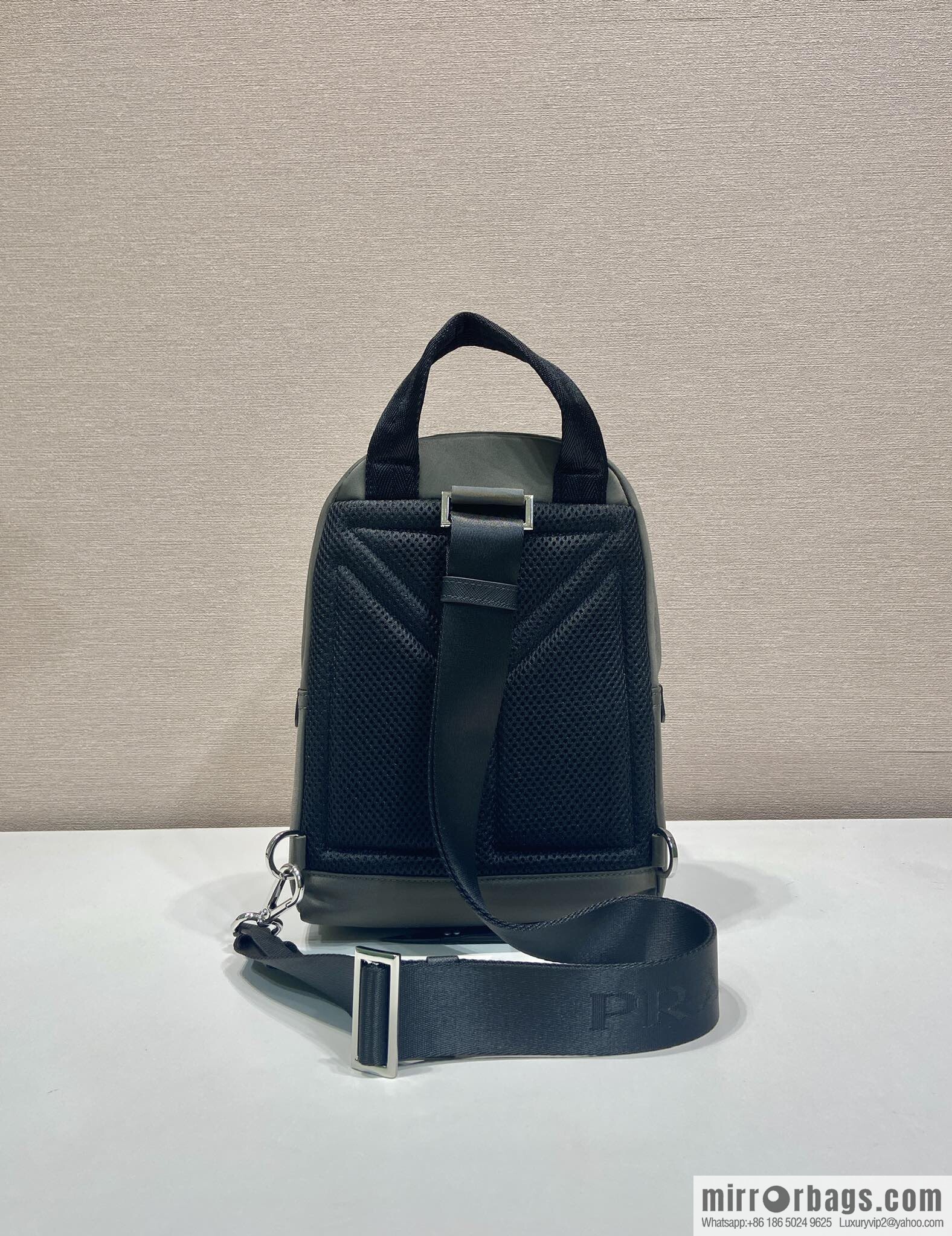 PRADA 🎉 new breast bag 🎉🎉 2VZ116 🎉🎉 grey