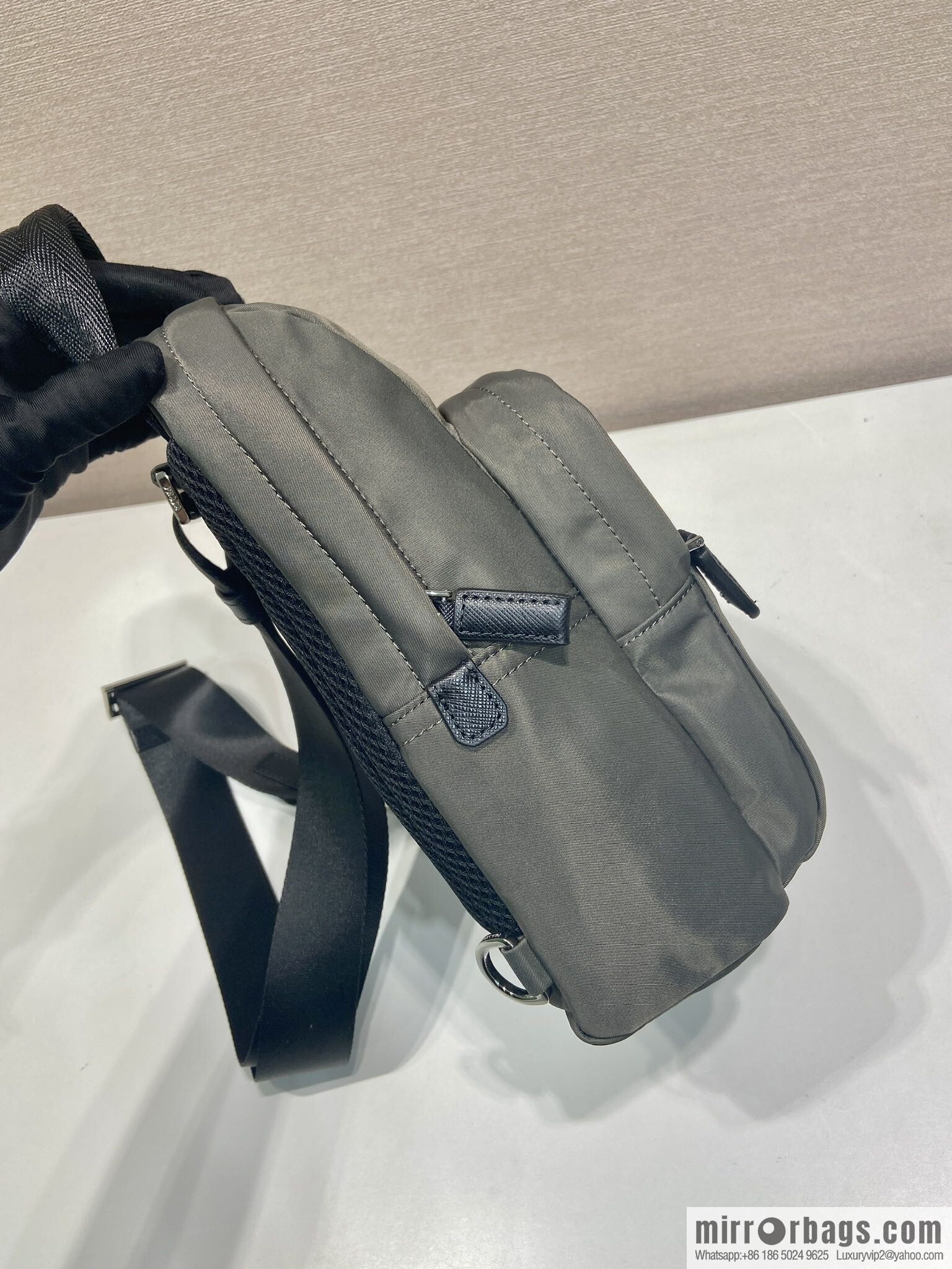 PRADA 🎉 new breast bag 🎉🎉 2VZ116 🎉🎉 grey