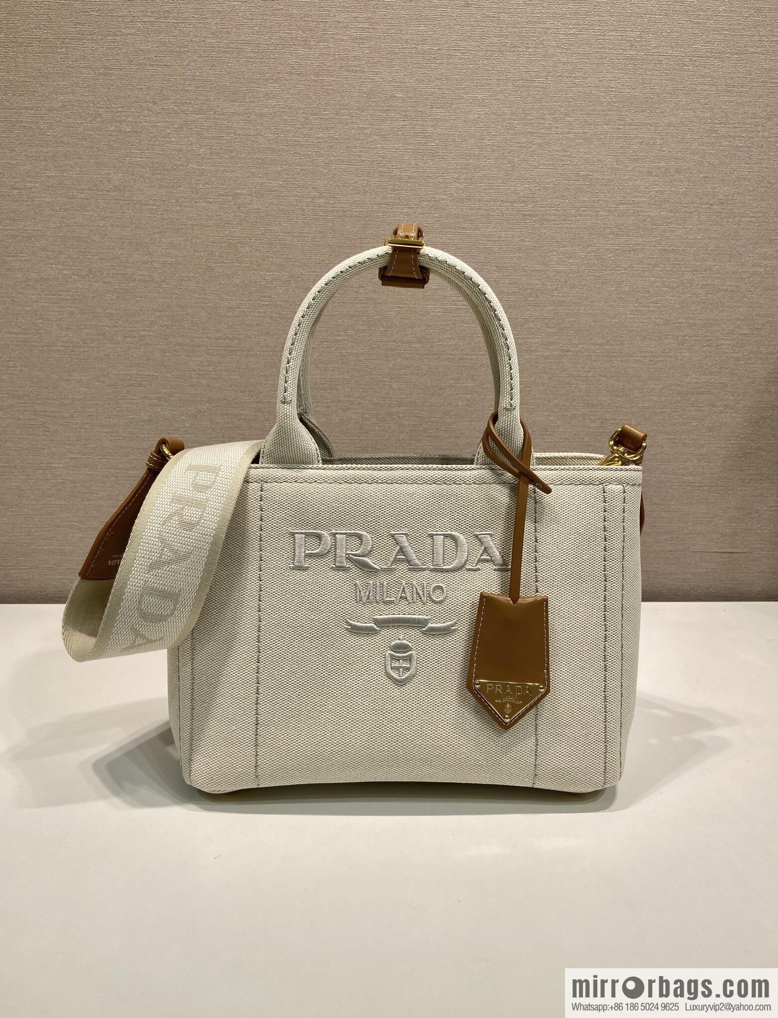 PRADA 🎉 new handbag 🎉 1BG464S 🎉🎉 white