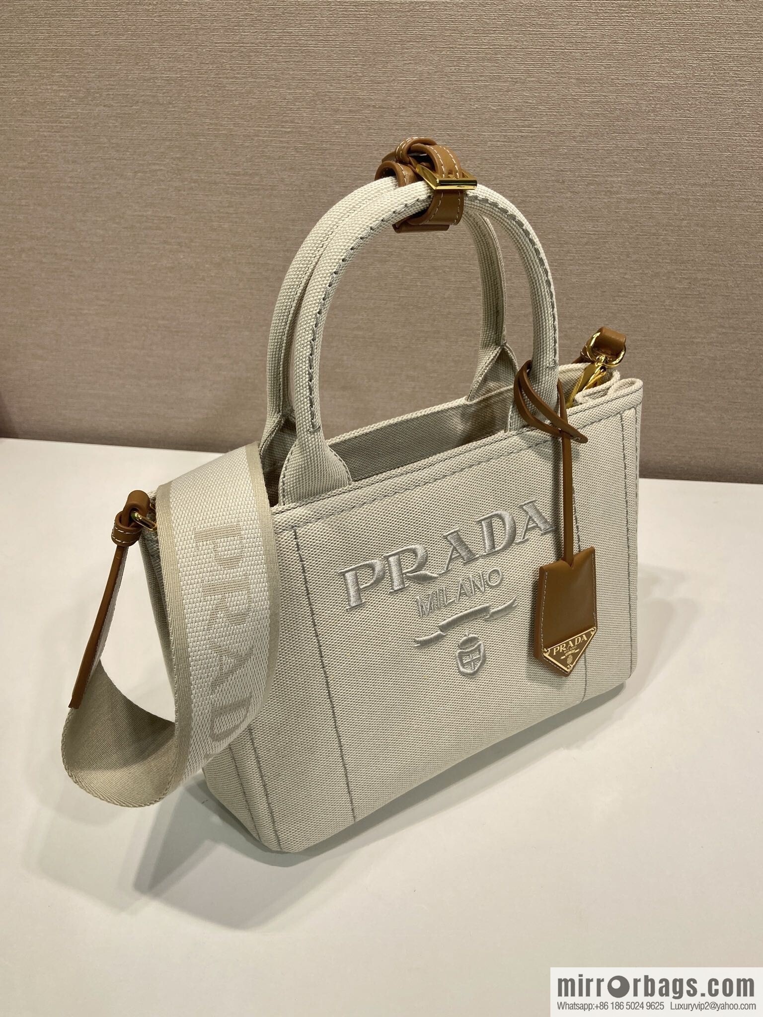 PRADA 🎉 new handbag 🎉 1BG464S 🎉🎉 white