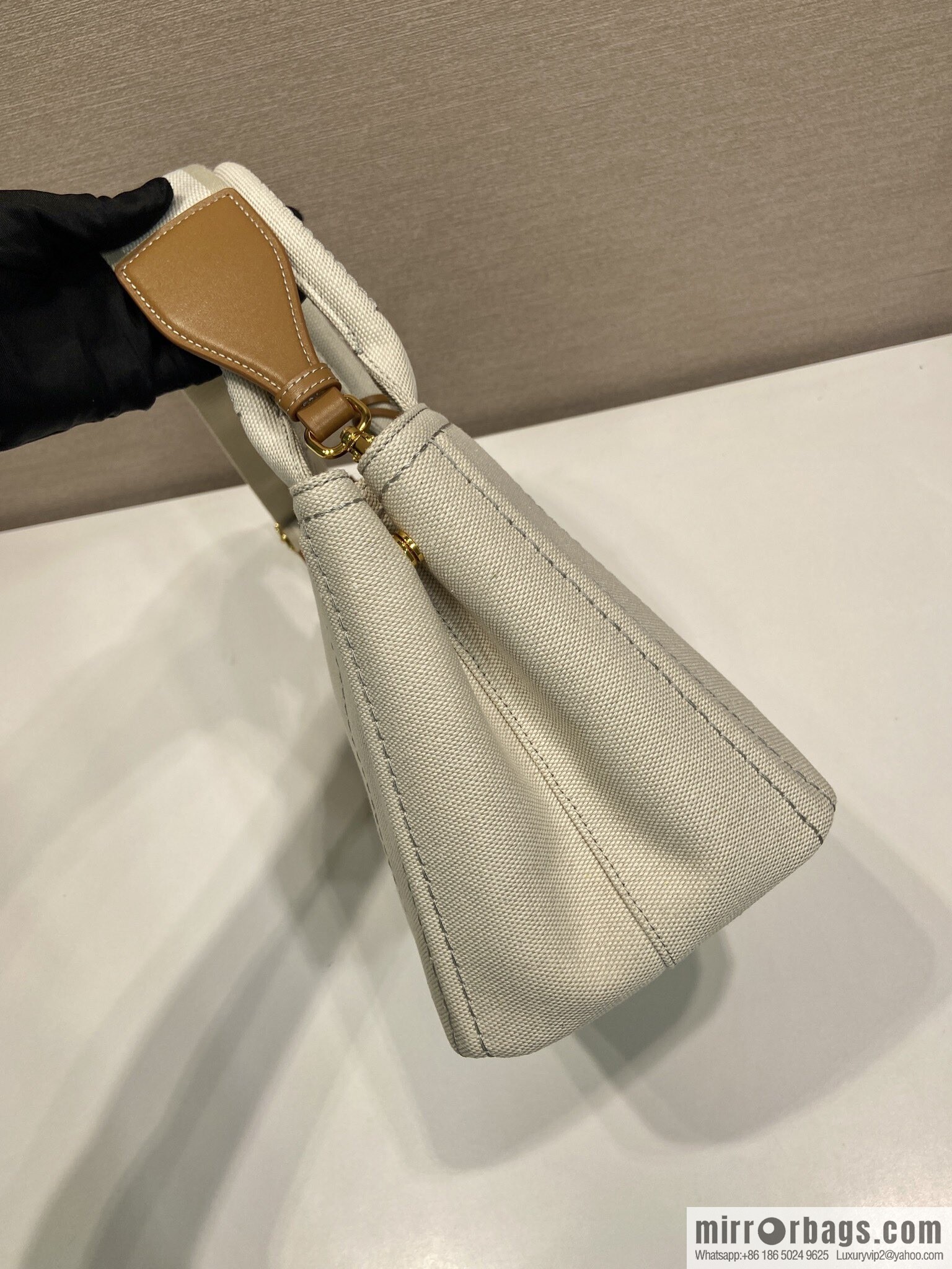 PRADA 🎉 new handbag 🎉 1BG464S 🎉🎉 white