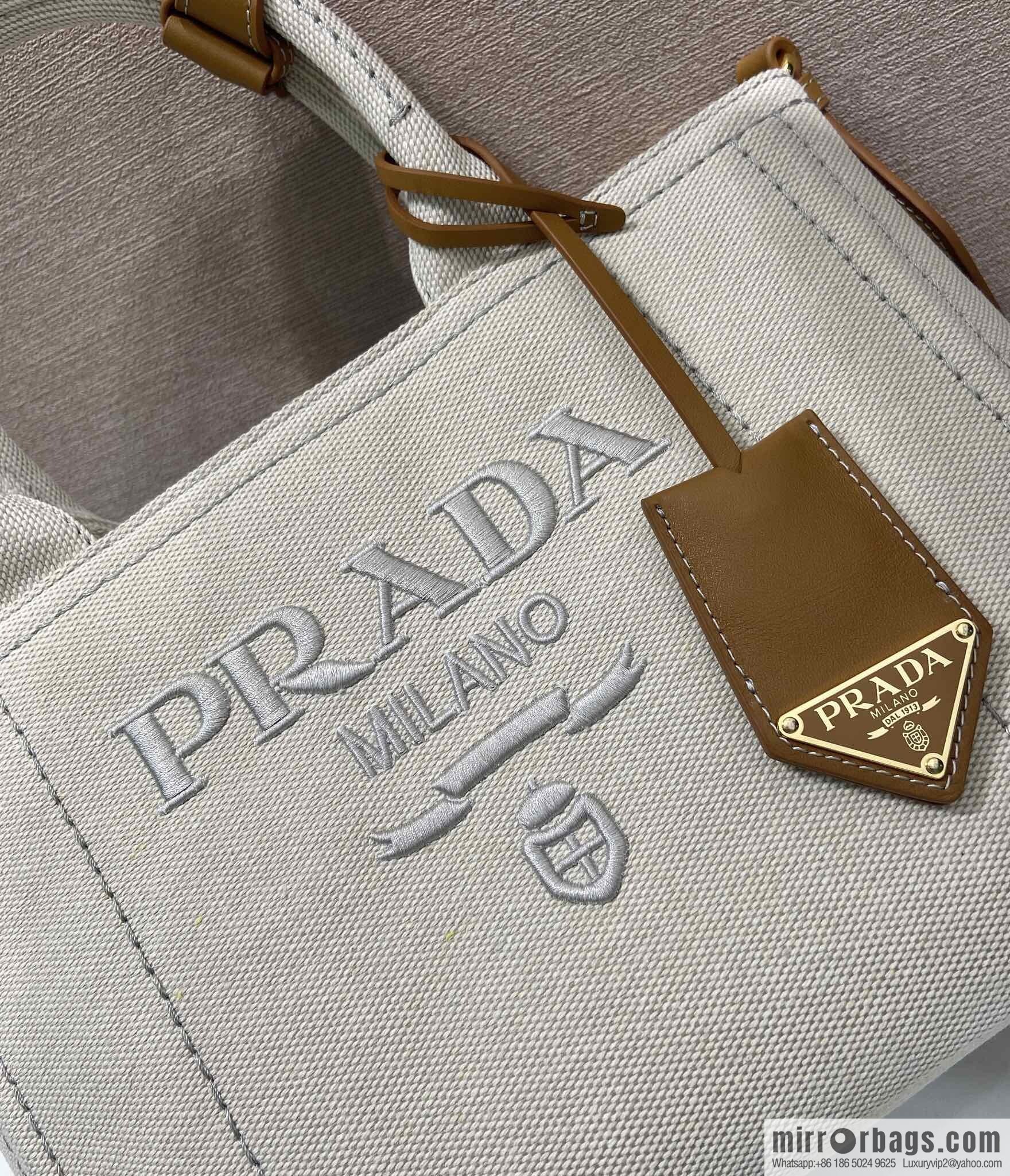 PRADA 🎉 new handbag 🎉 1BG464S 🎉🎉 white