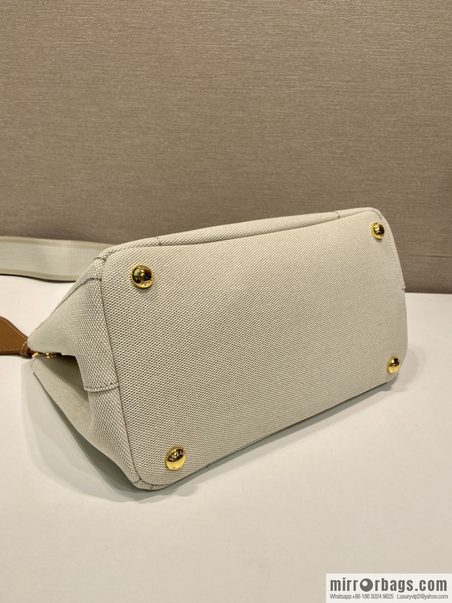 PRADA 🎉 new handbag 🎉 1BG464S 🎉🎉 white