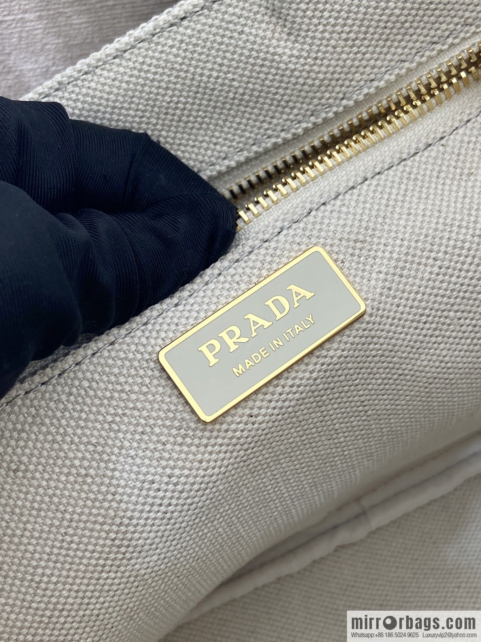 PRADA 🎉 new handbag 🎉 1BG464S 🎉🎉 white