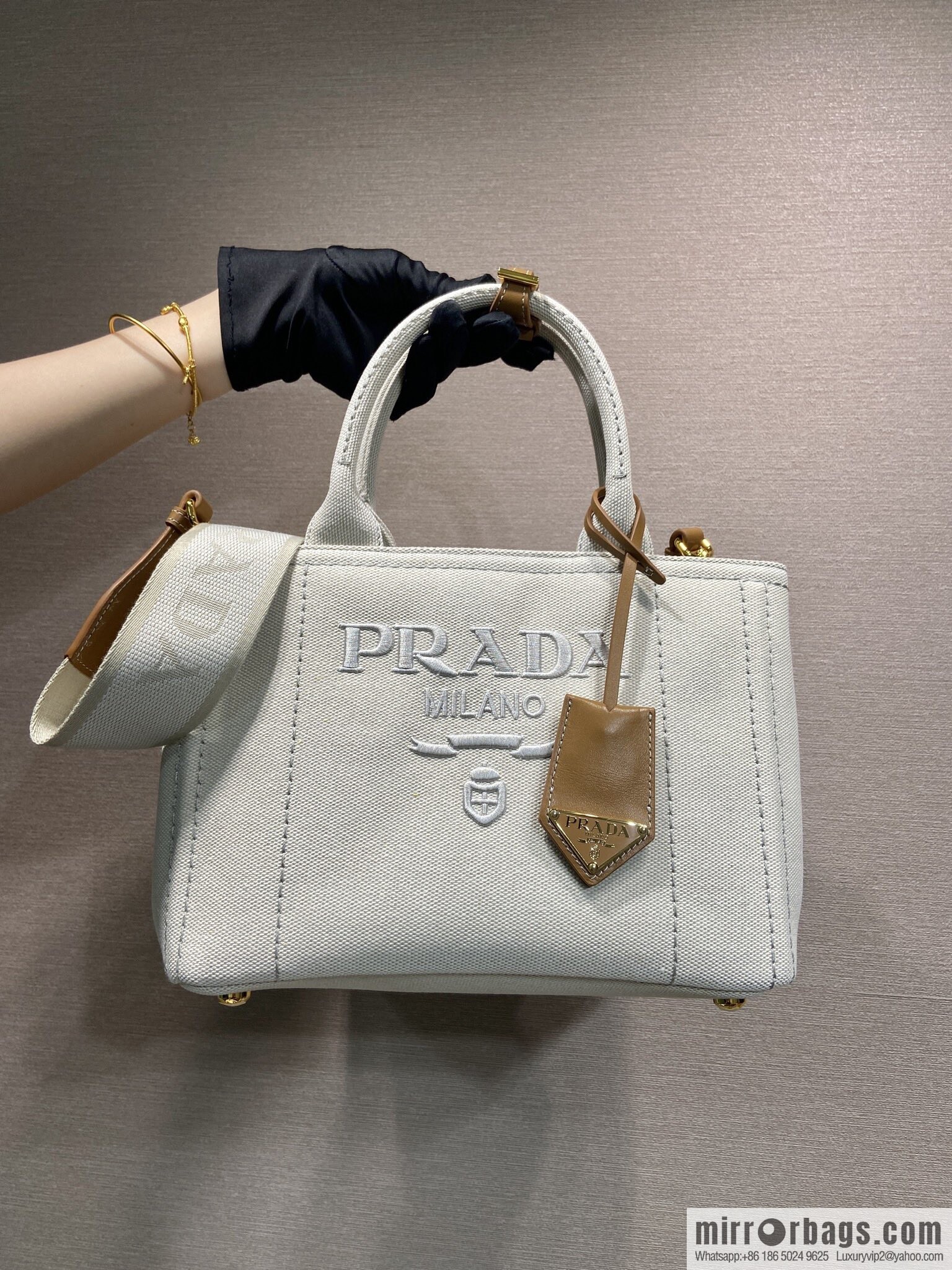PRADA 🎉 new handbag 🎉 1BG464S 🎉🎉 white