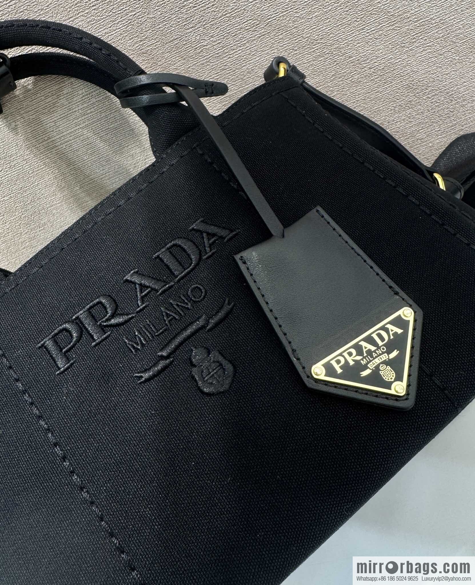 PRADA 🎉 new handbag 🎉 1BA038 mini 🎉🎉 black